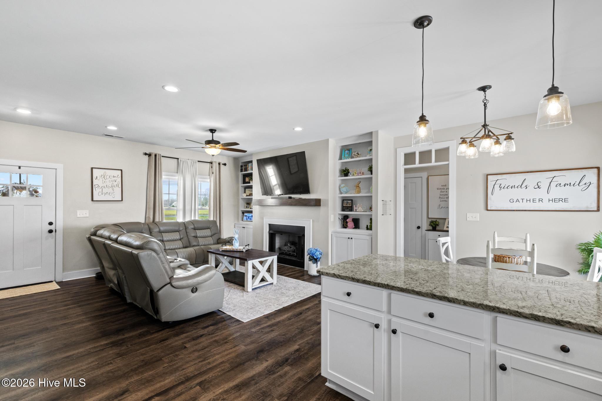 100559843 | Photo 11