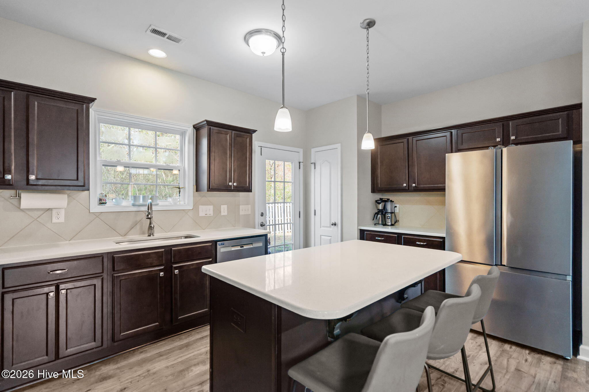 100561090 | Photo 18