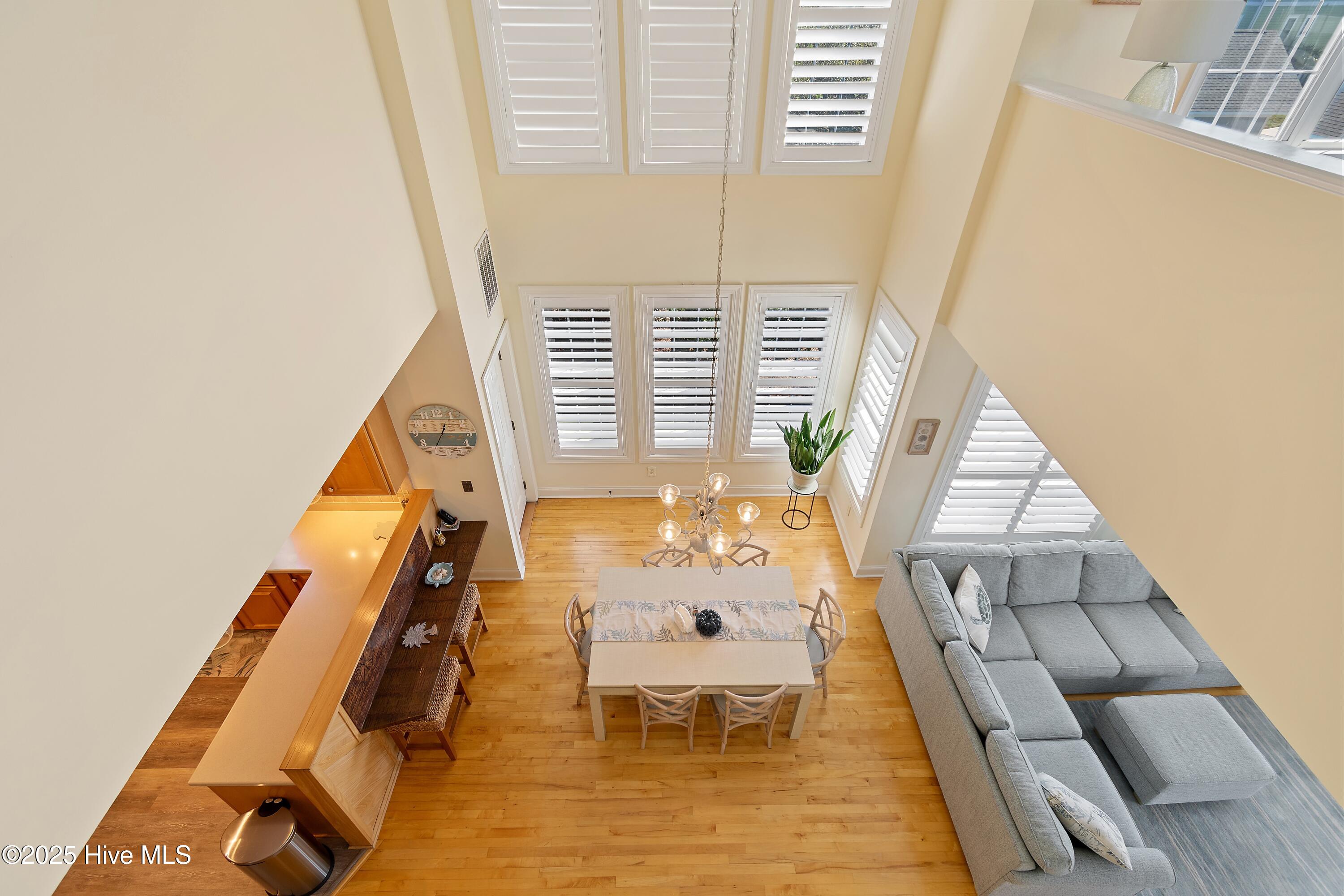 100533940 | Photo 62