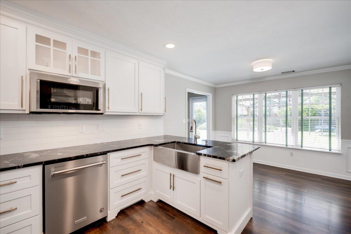 4885 Rolling Hill Road