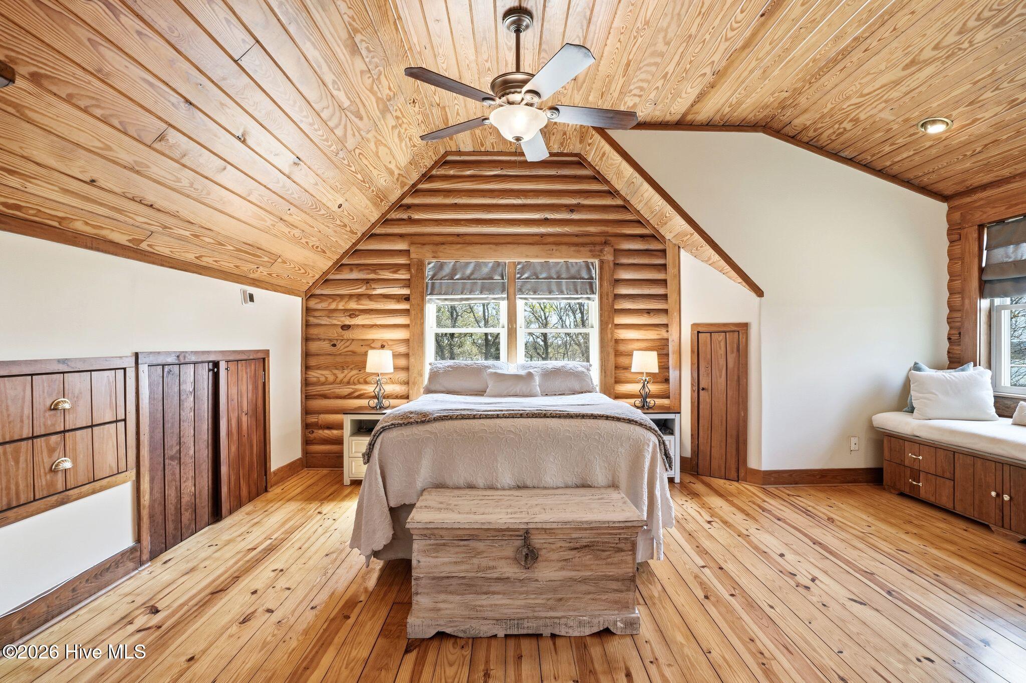 100565055 | Photo 43