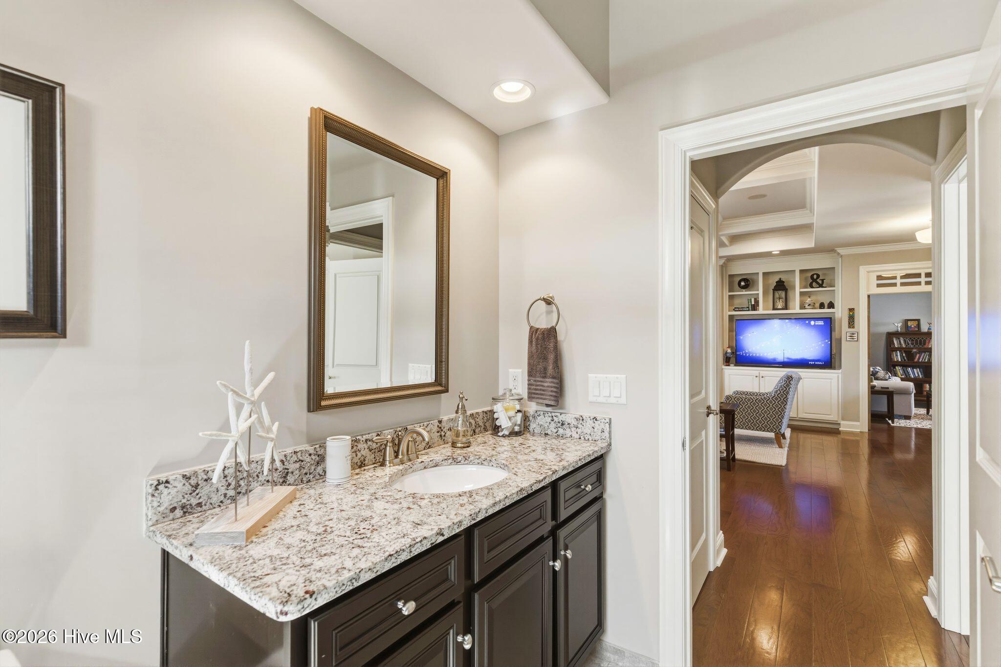 100564432 | Photo 80