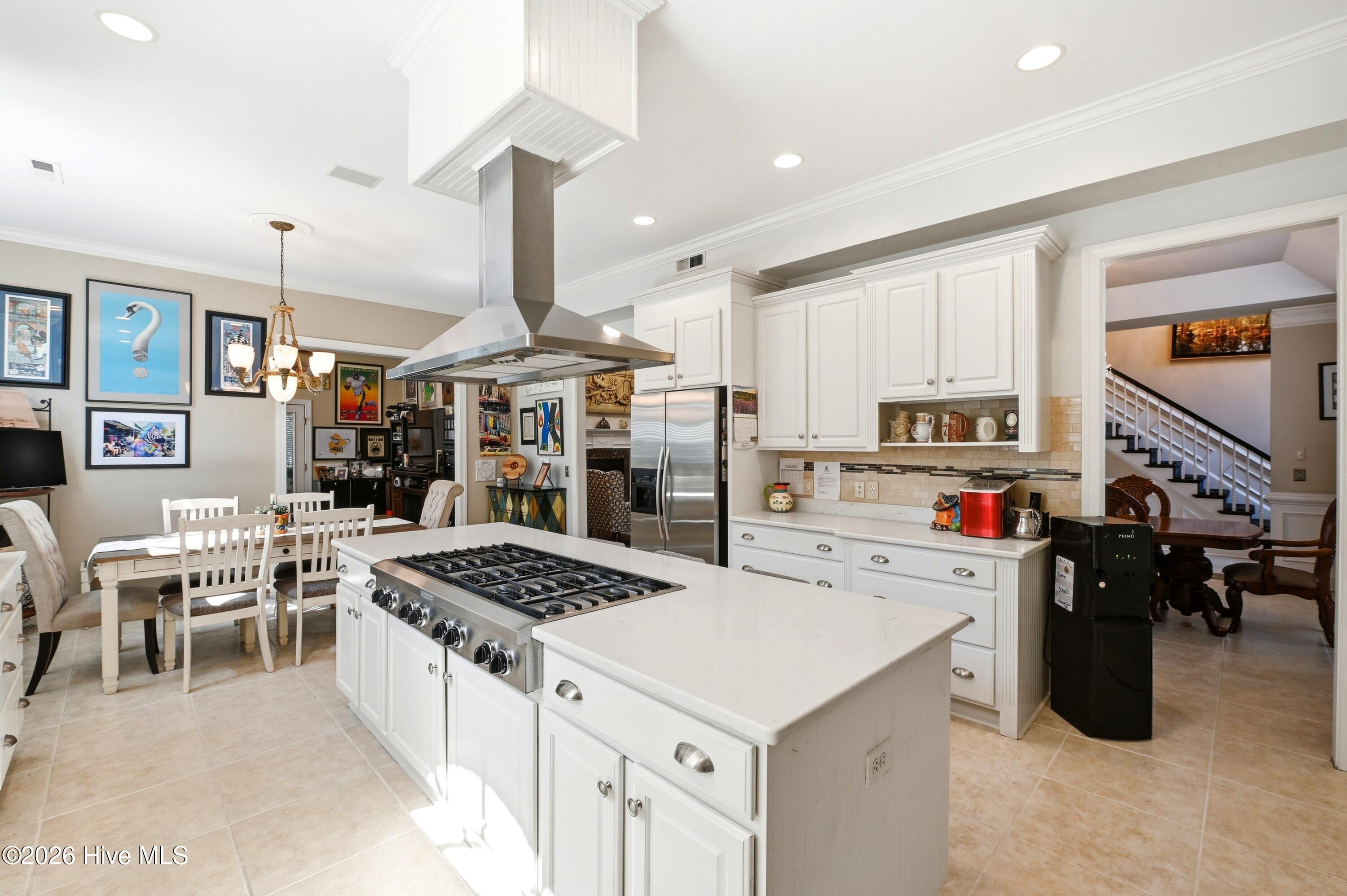 100567999 | Photo 13