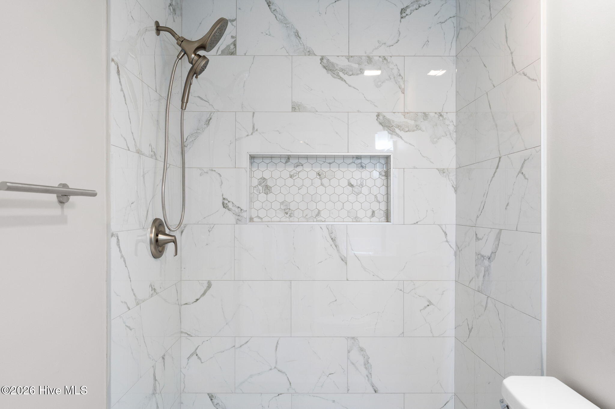 100562067 | Photo 18