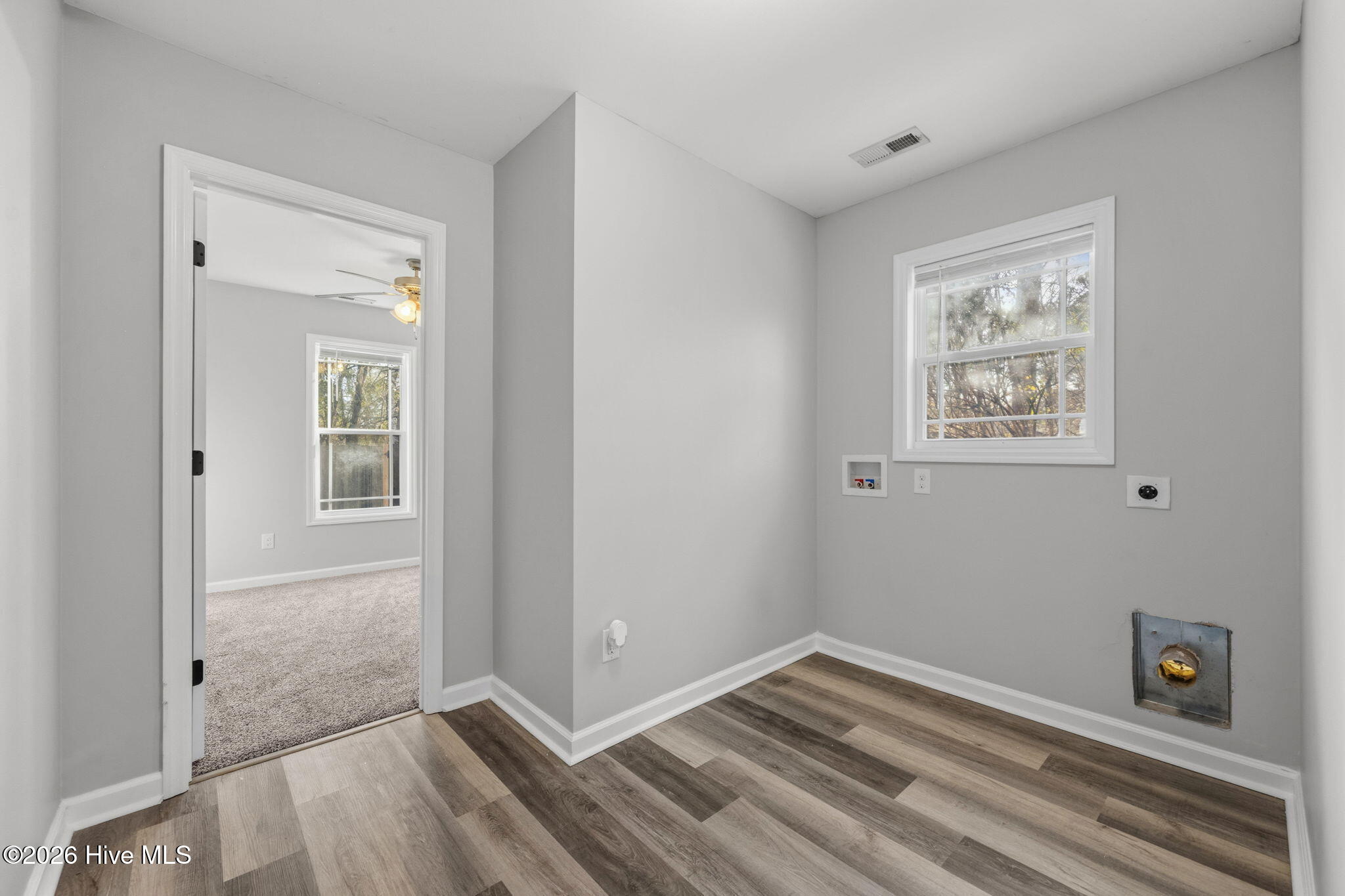 100558814 | Photo 33