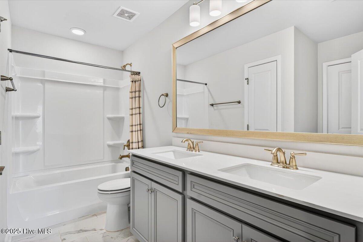 100532421 | Photo 33