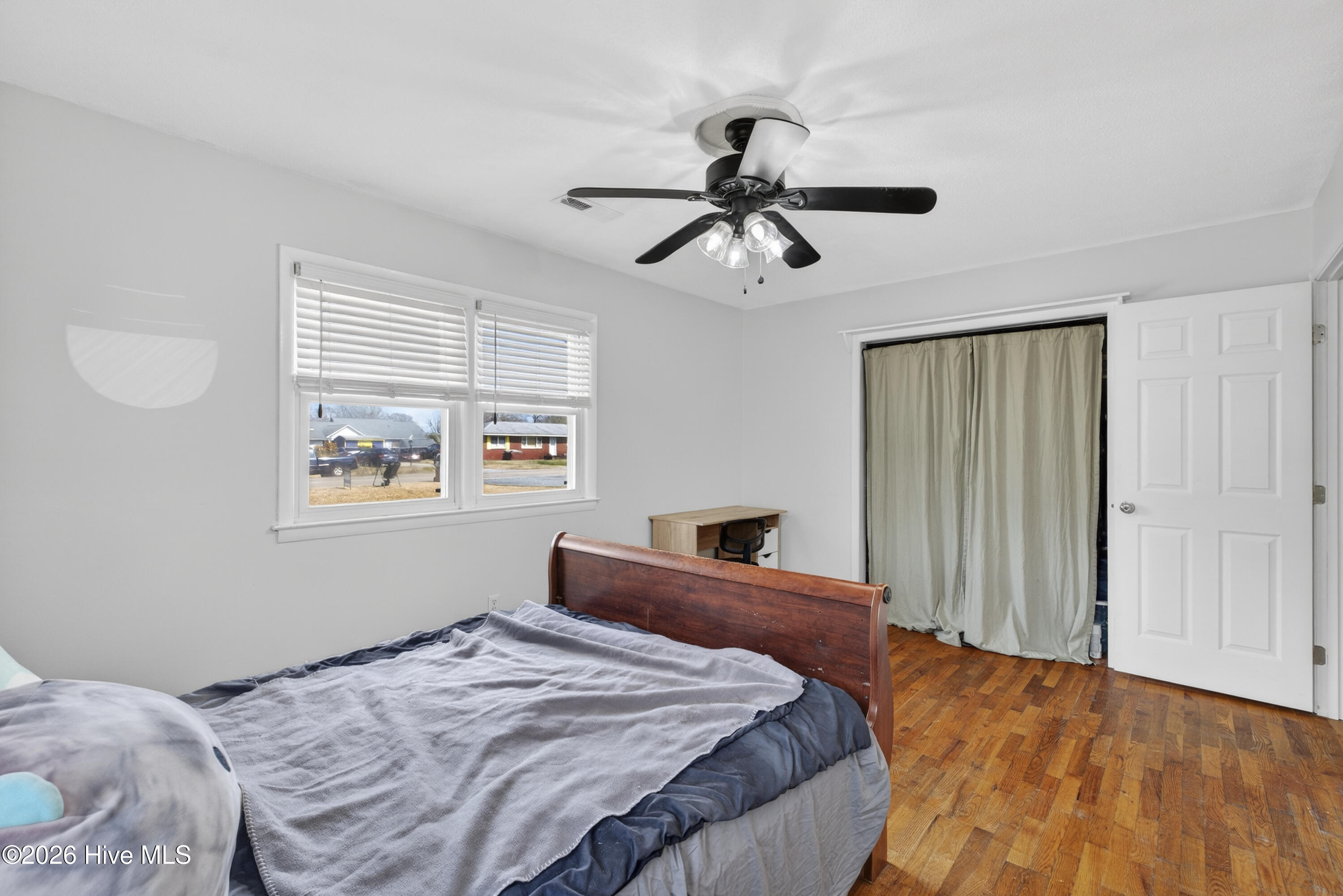 100558710 | Photo 32