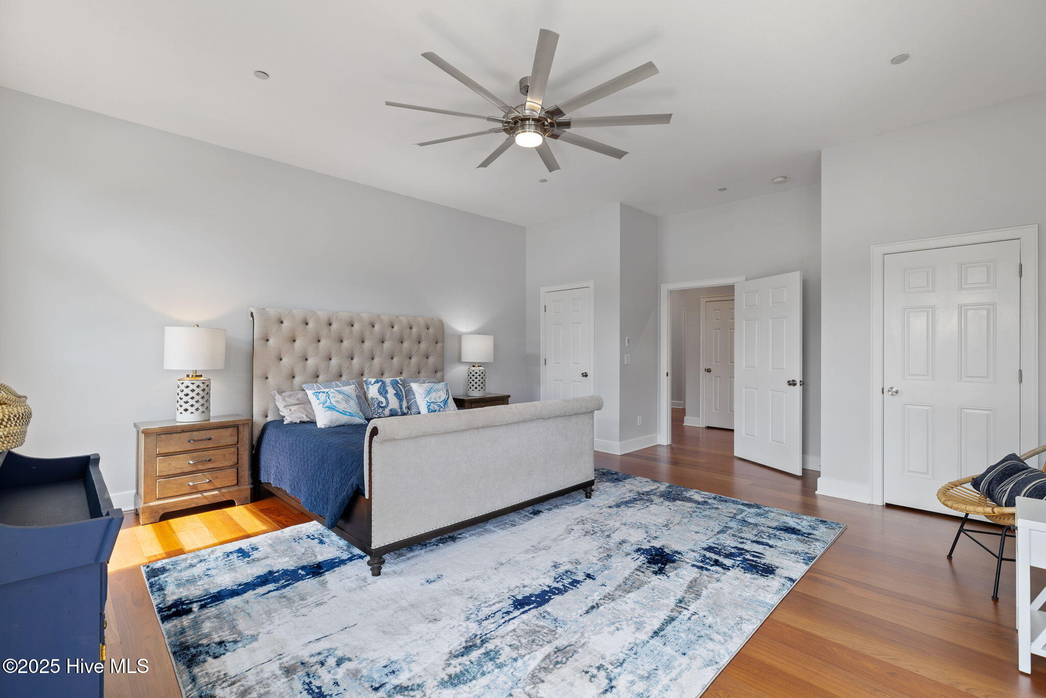 100548263 | Photo 47