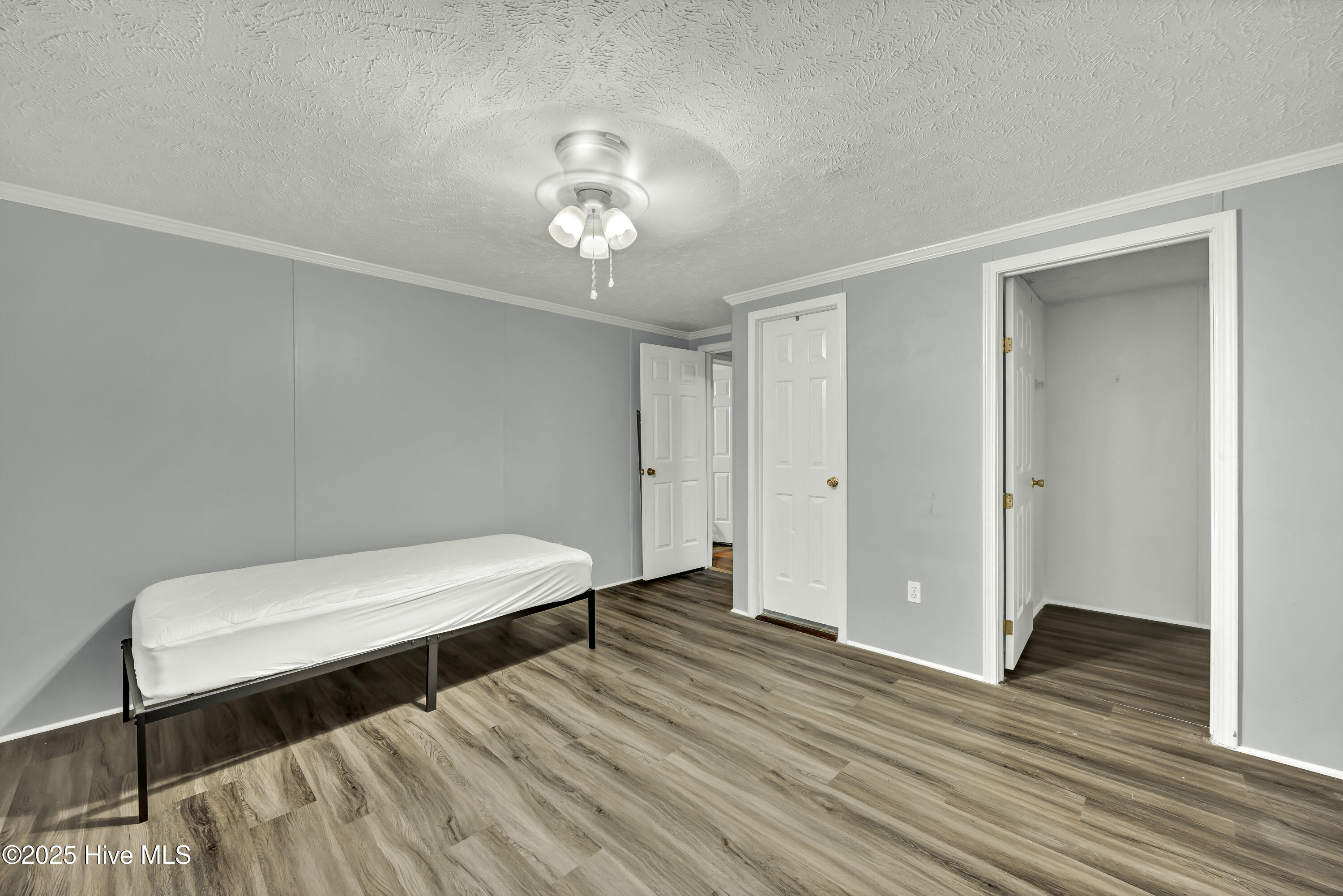 100525746 | Photo 18