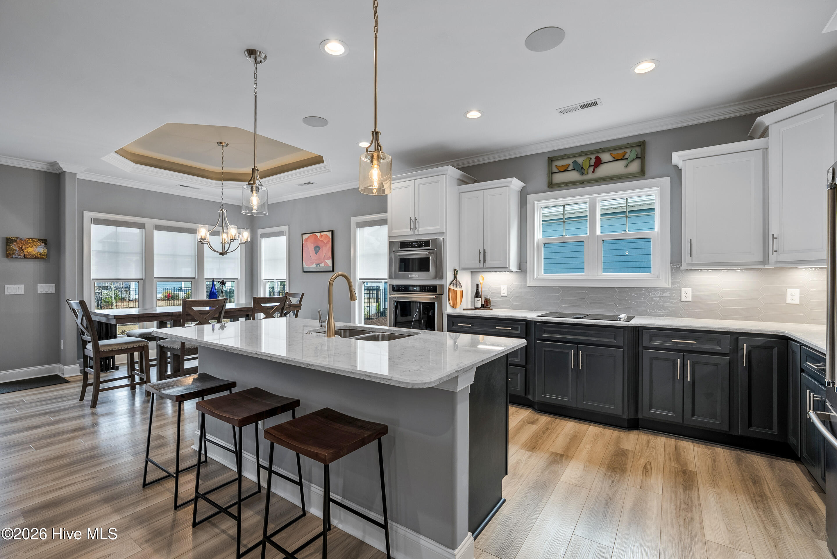 100559737 | Photo 16