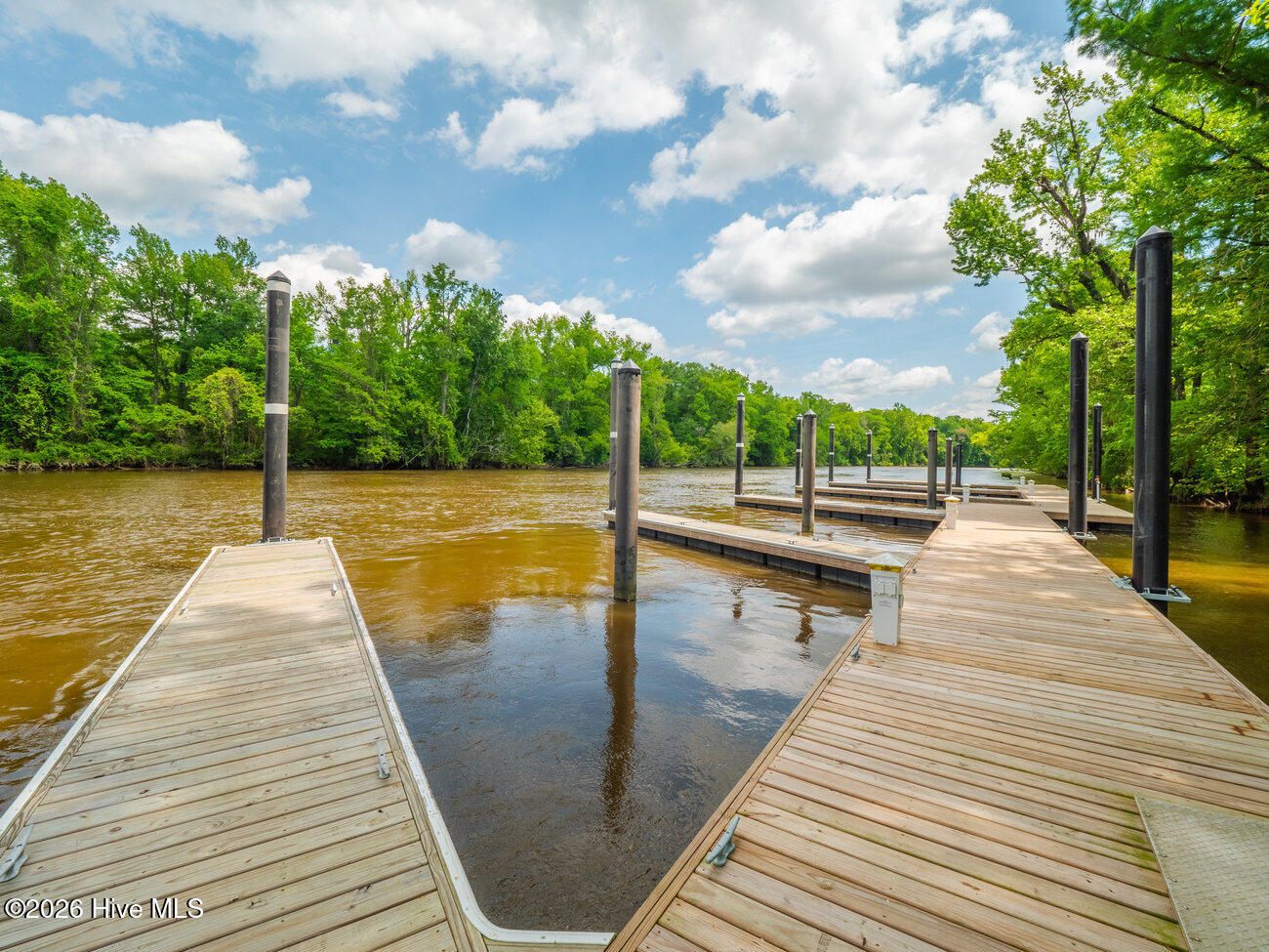 100567855 | Photo 94