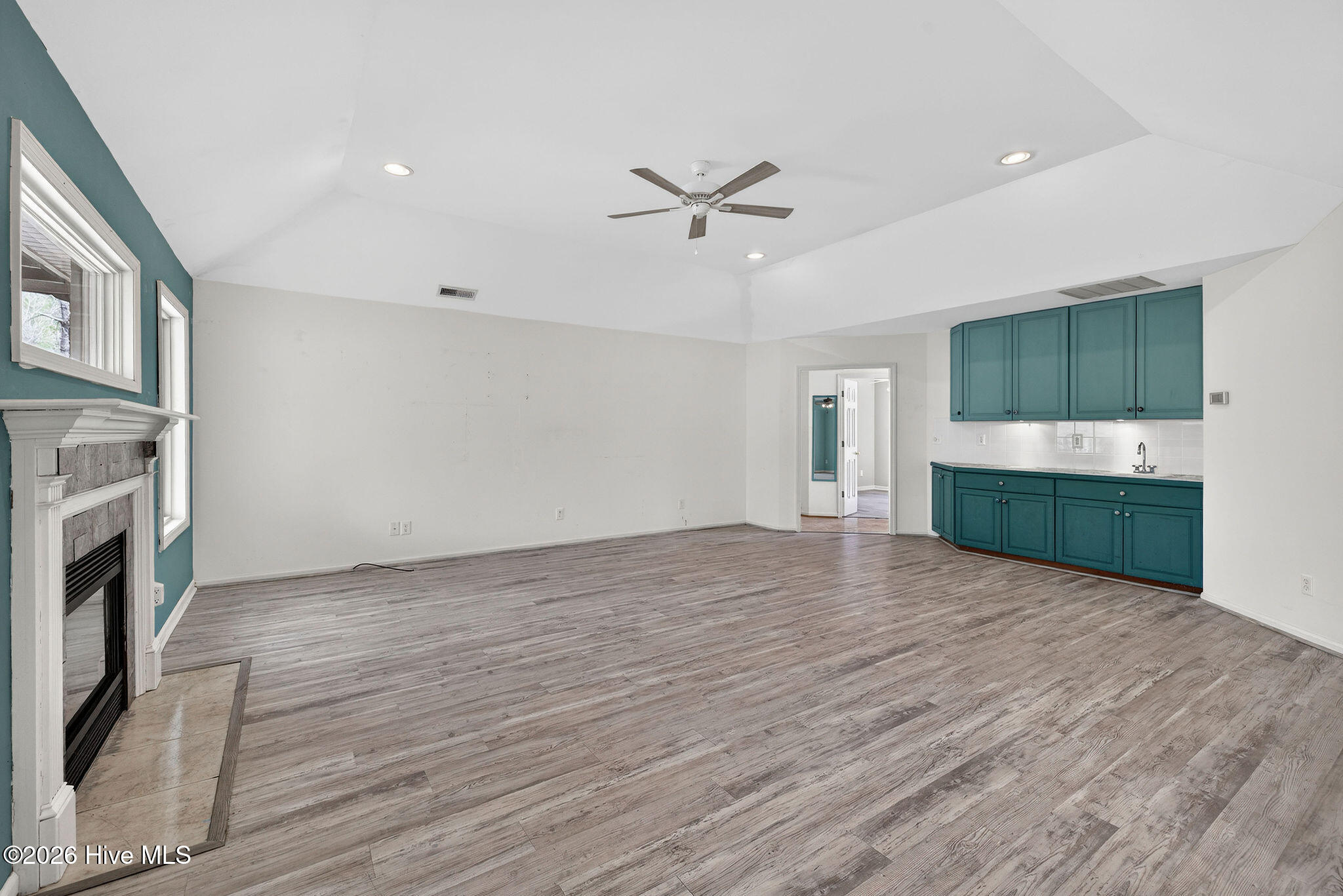 100556345 | Photo 29