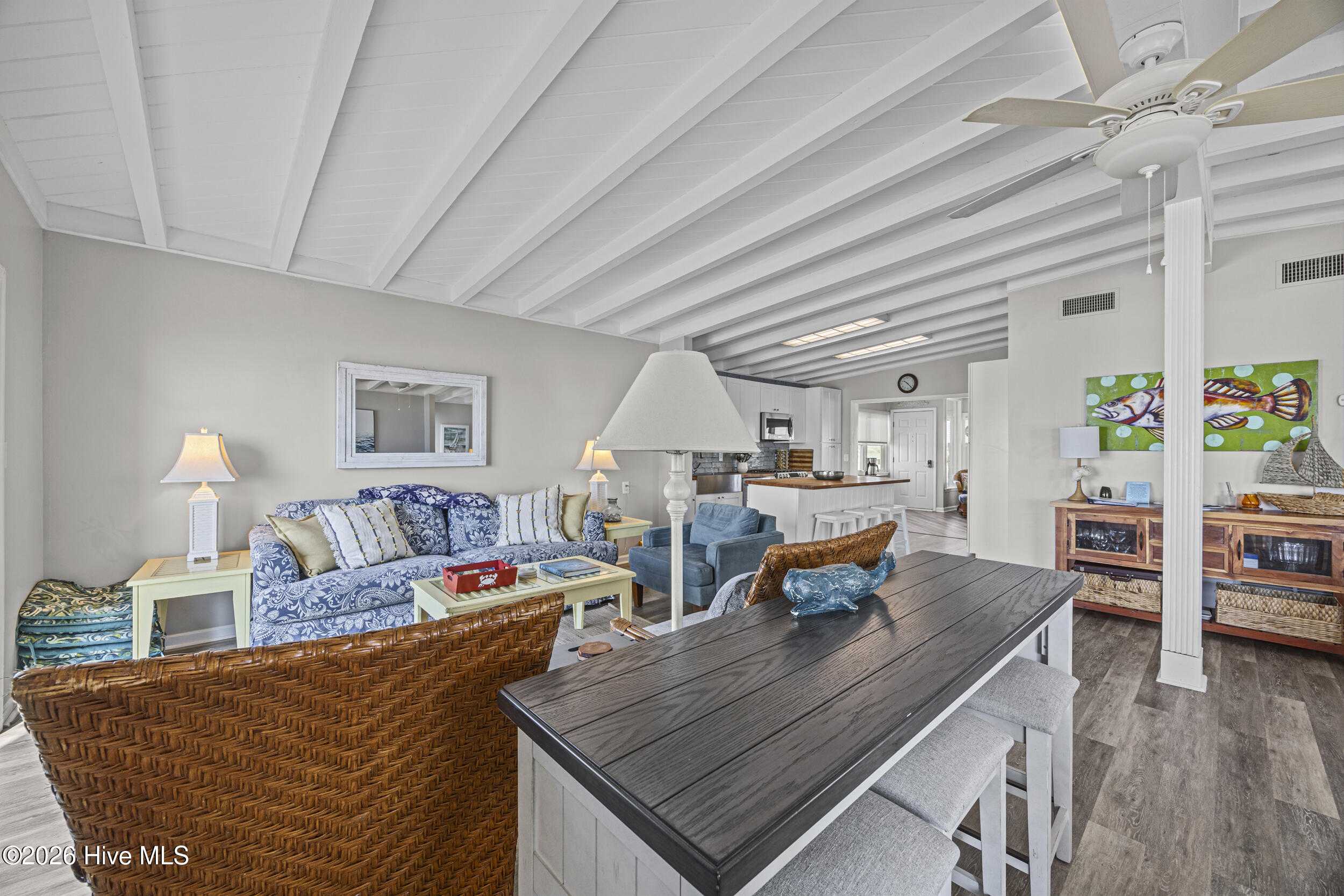 100568545 | Photo 28