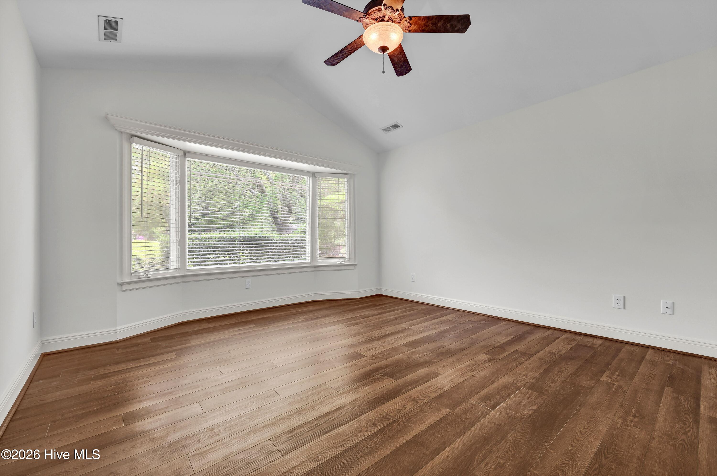 100566096 | Photo 34