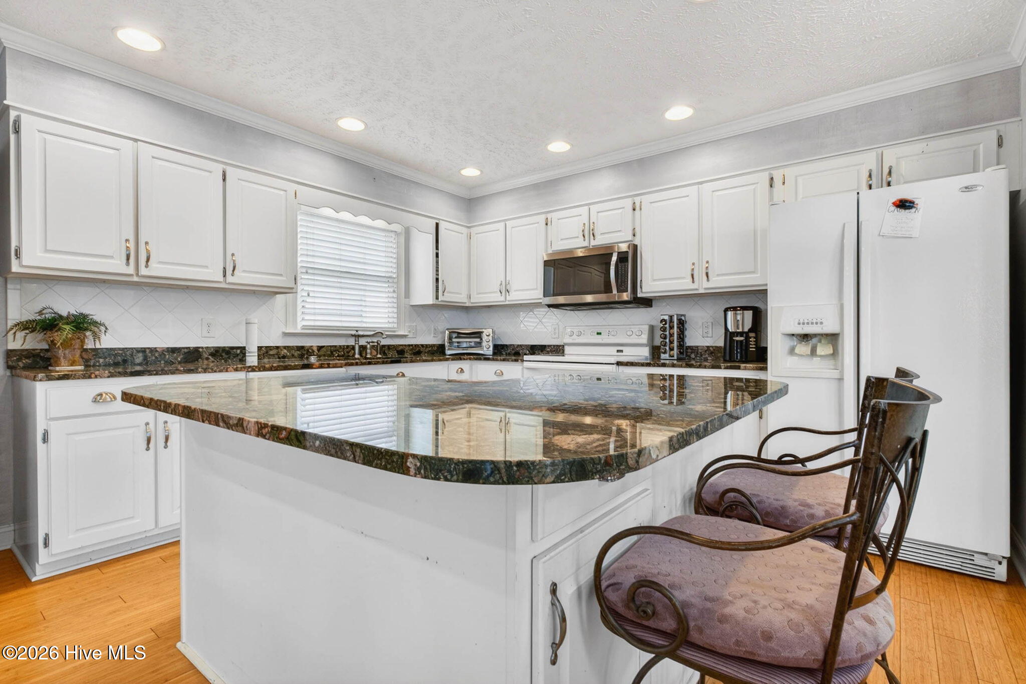 100570658 | Photo 15