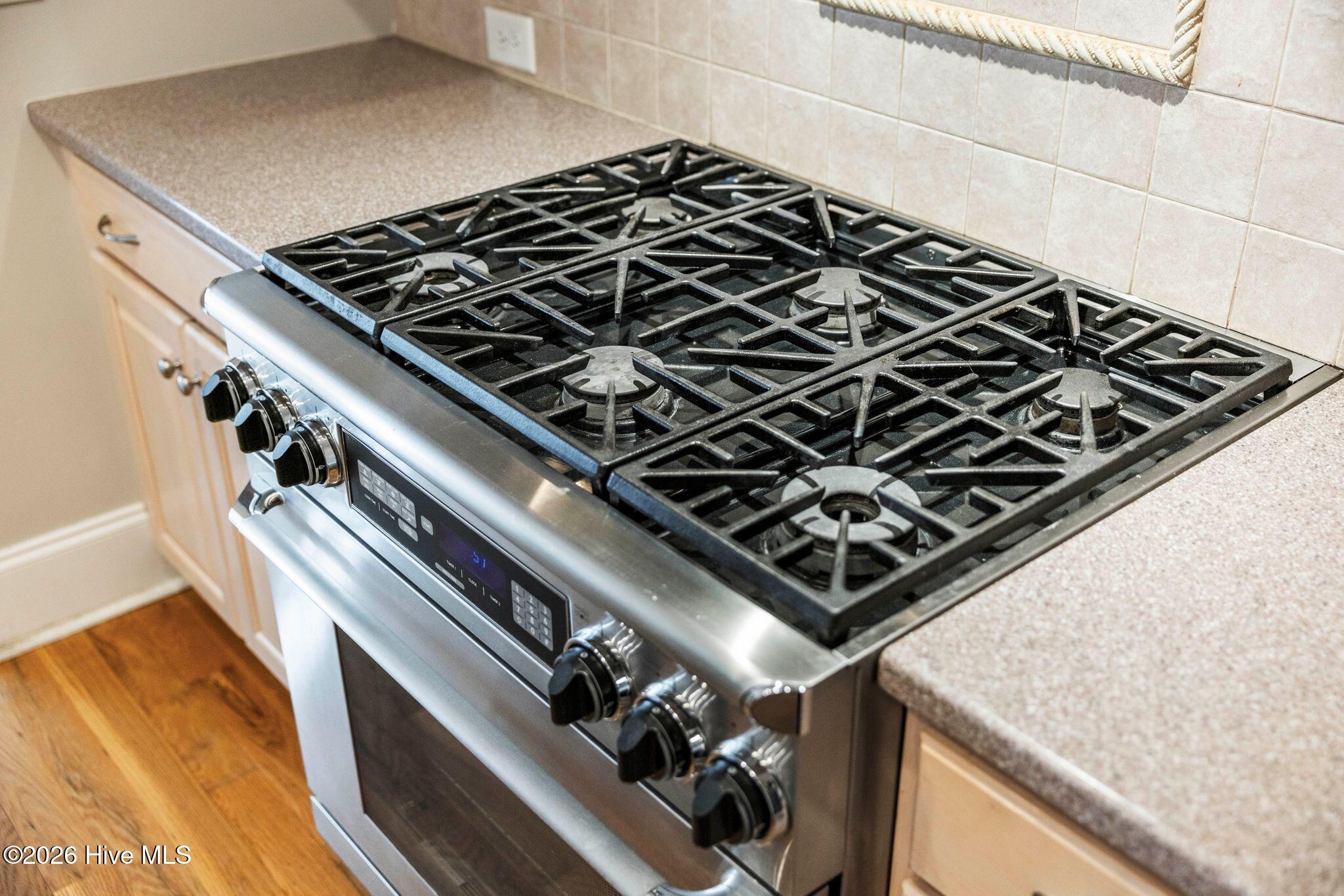 100553307 | Photo 23