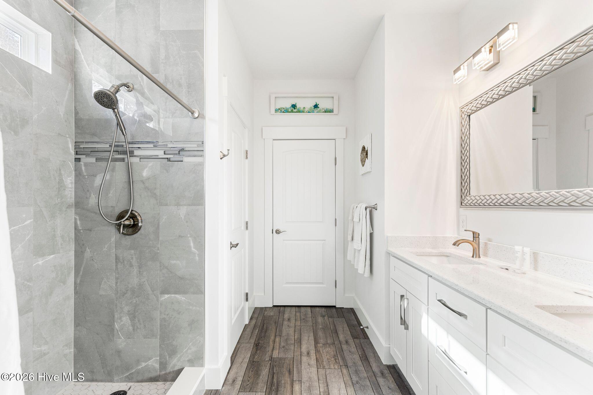 100551574 | Photo 35