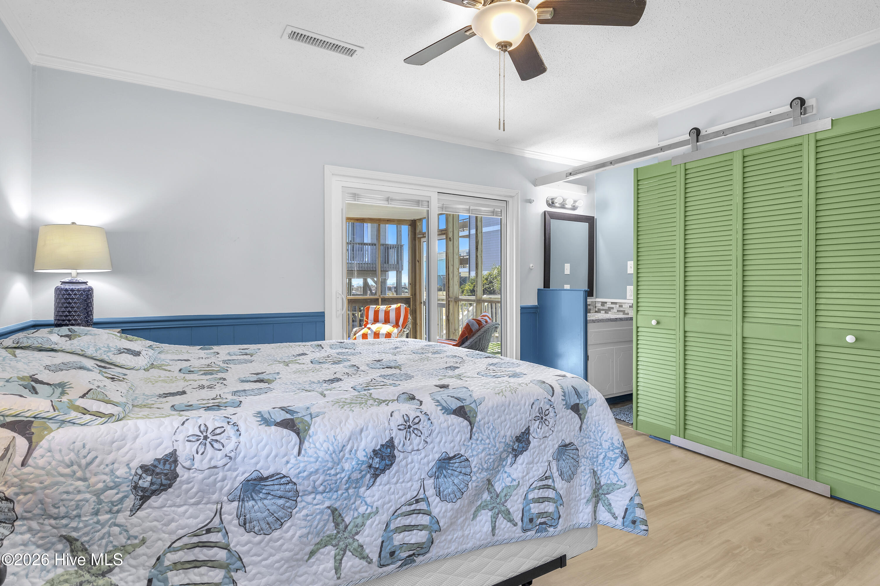 100545585 | Photo 24