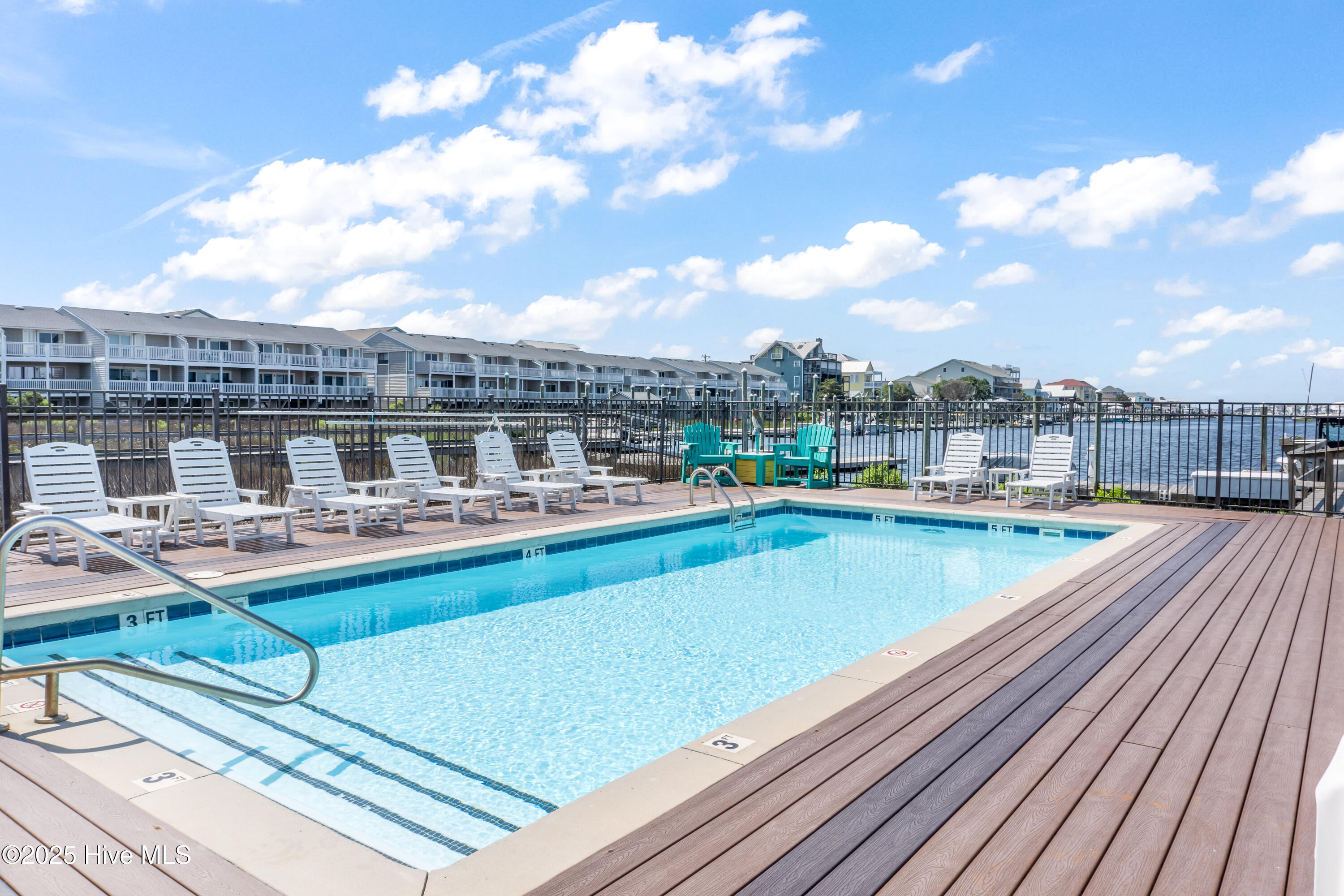 100526204 | Photo 16