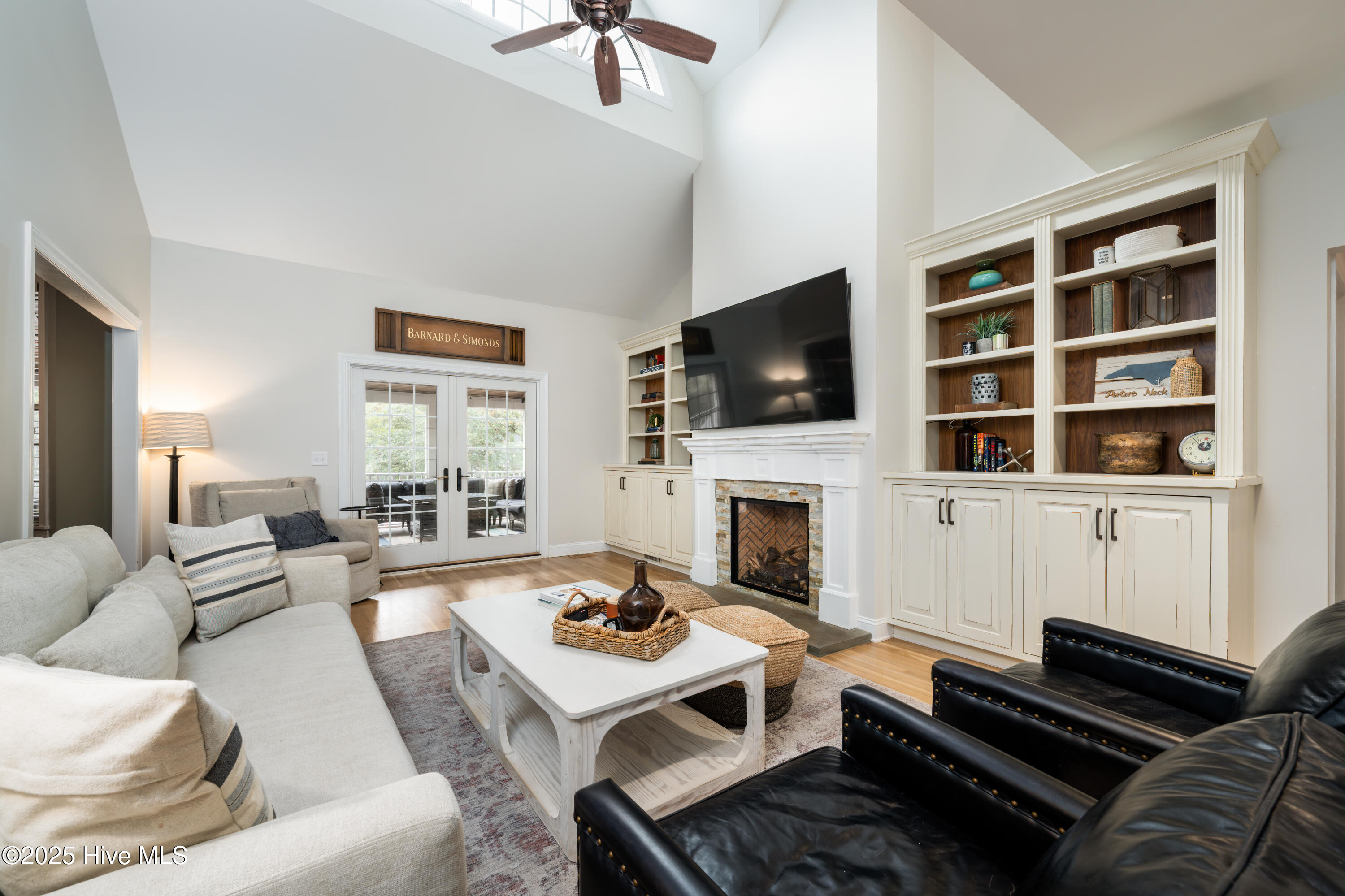 100544767 | Photo 15