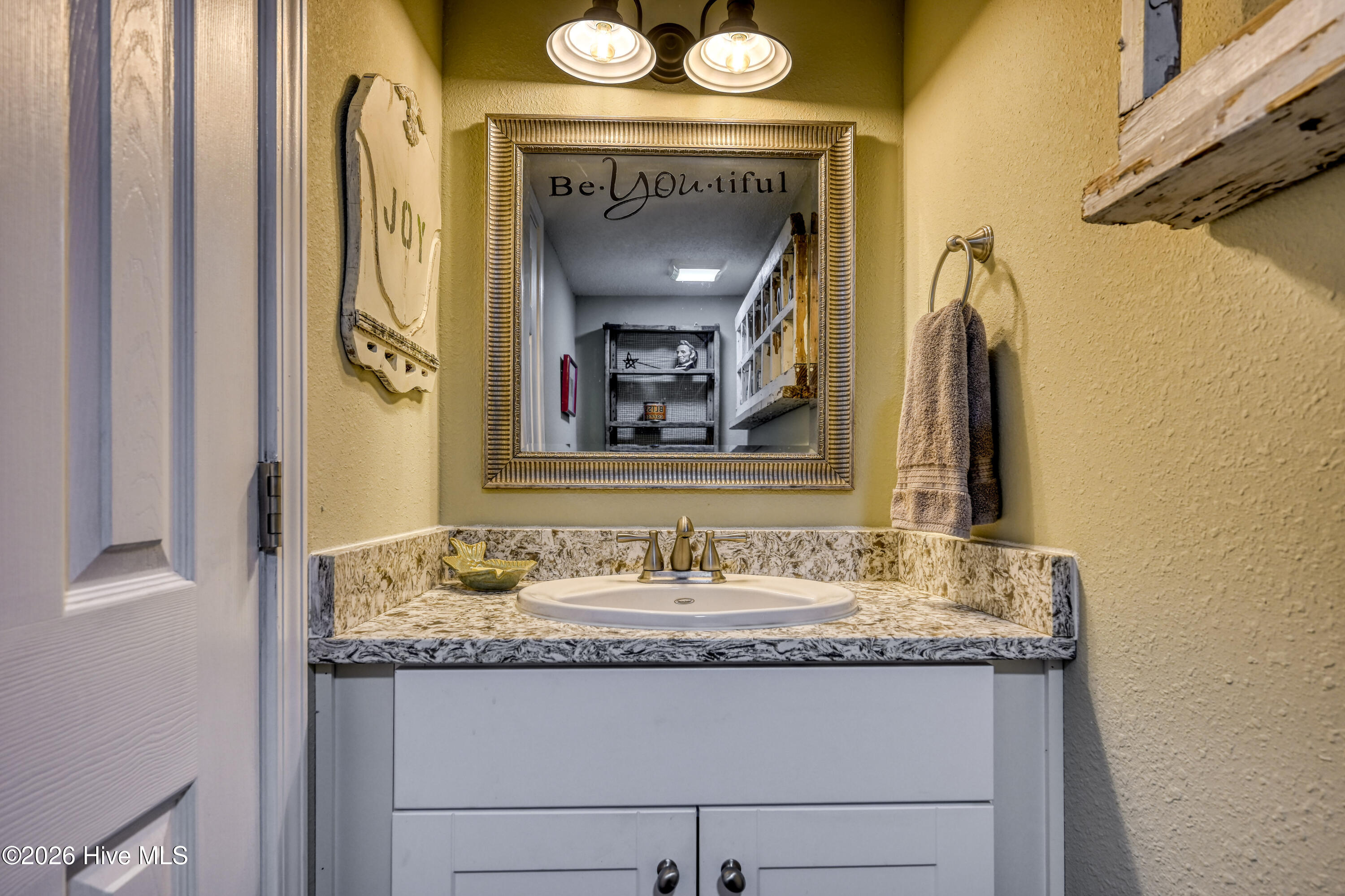 100558069 | Photo 35