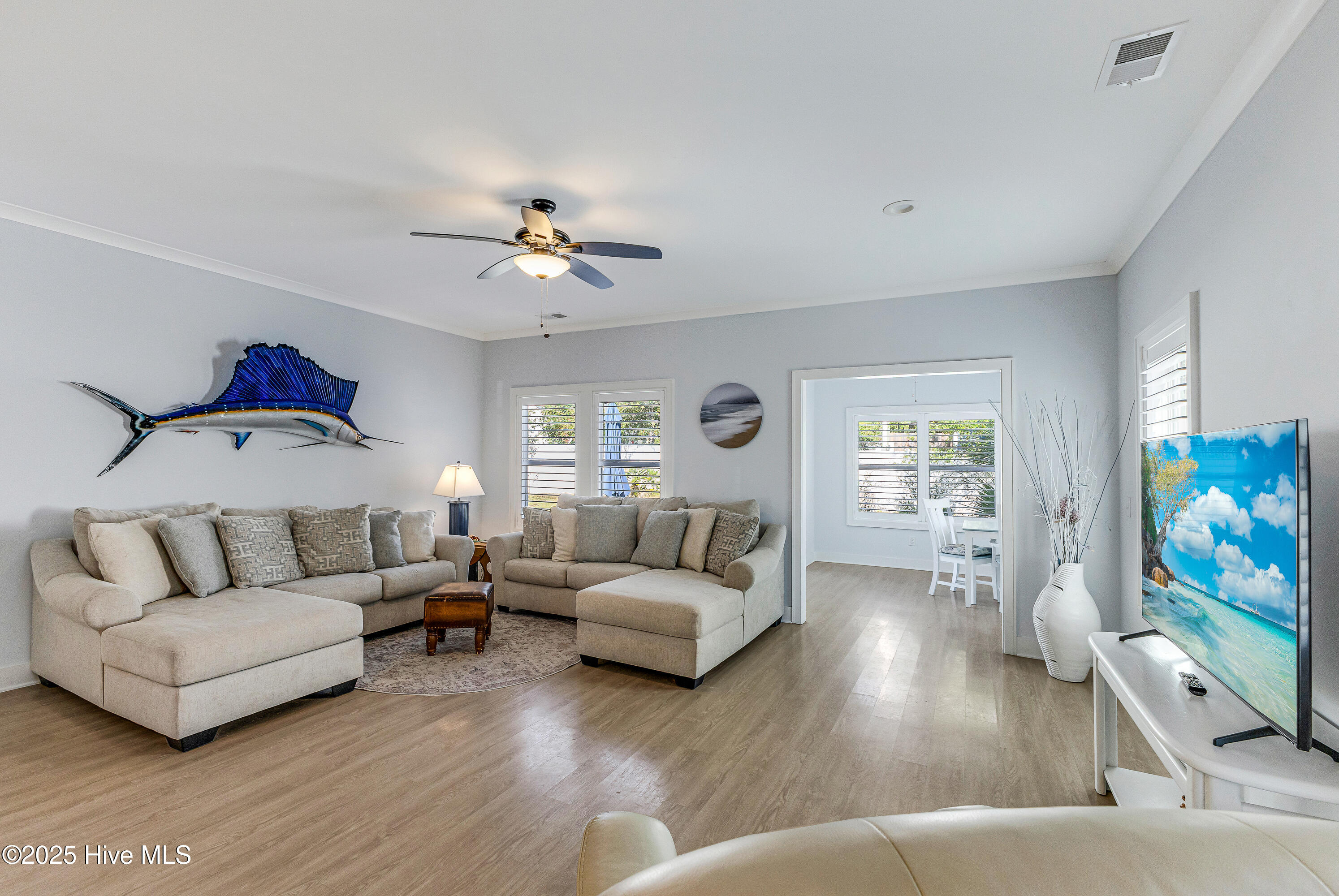 100523610 | Photo 11