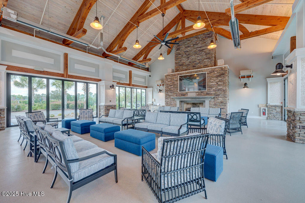 100529139 | Photo 71