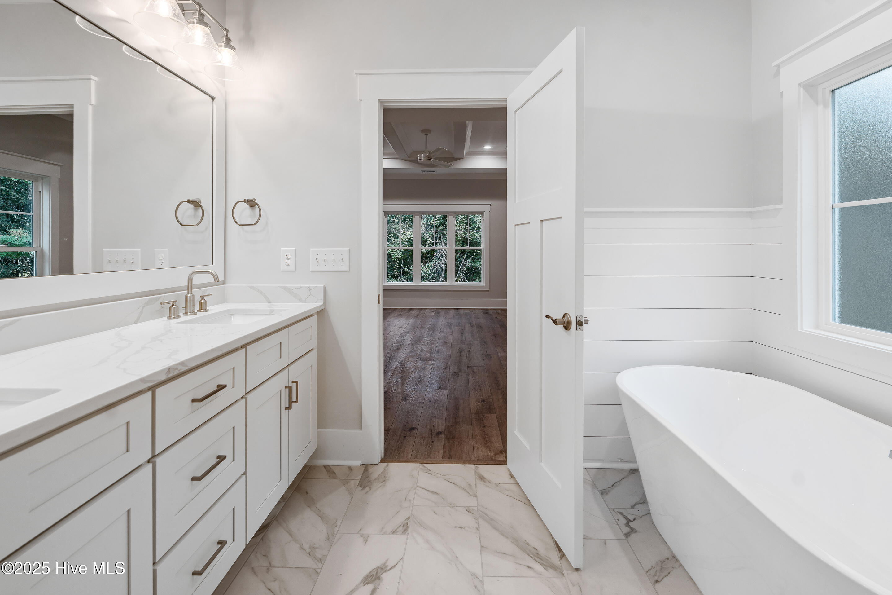 100515722 | Photo 28