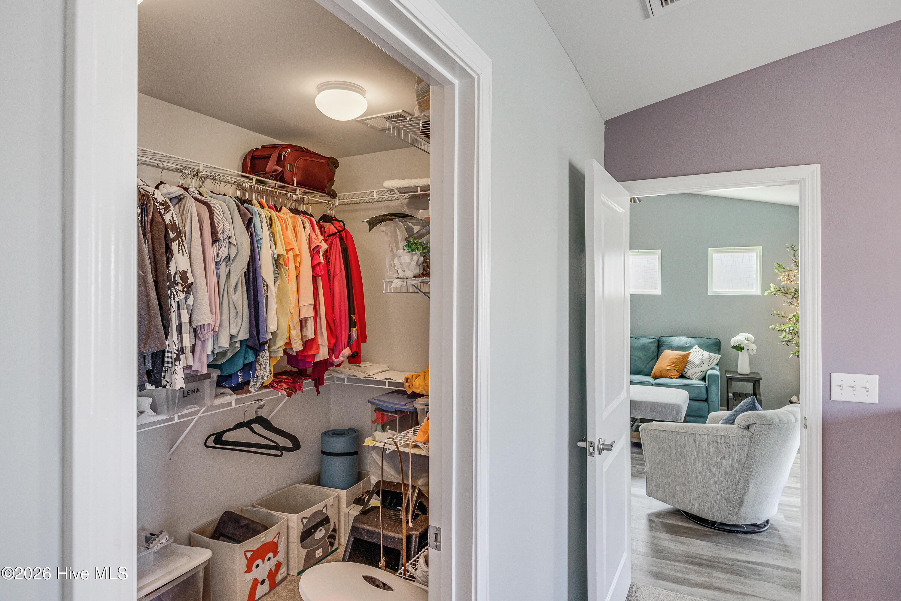 100560714 | Photo 19