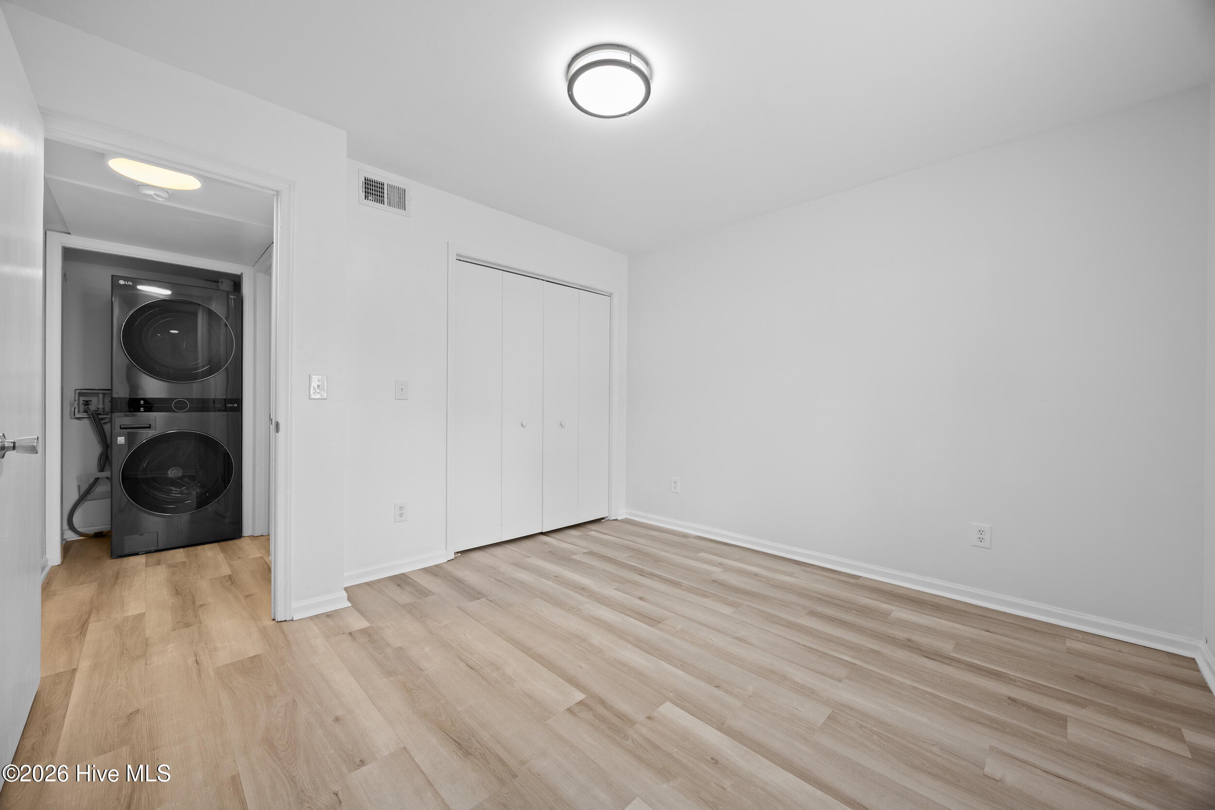 100557067 | Photo 17