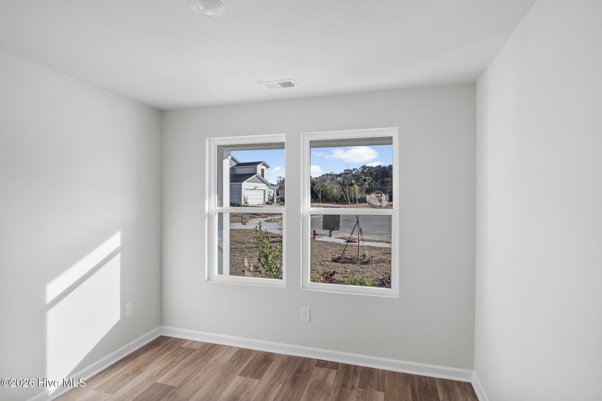 100568601 | Photo 13