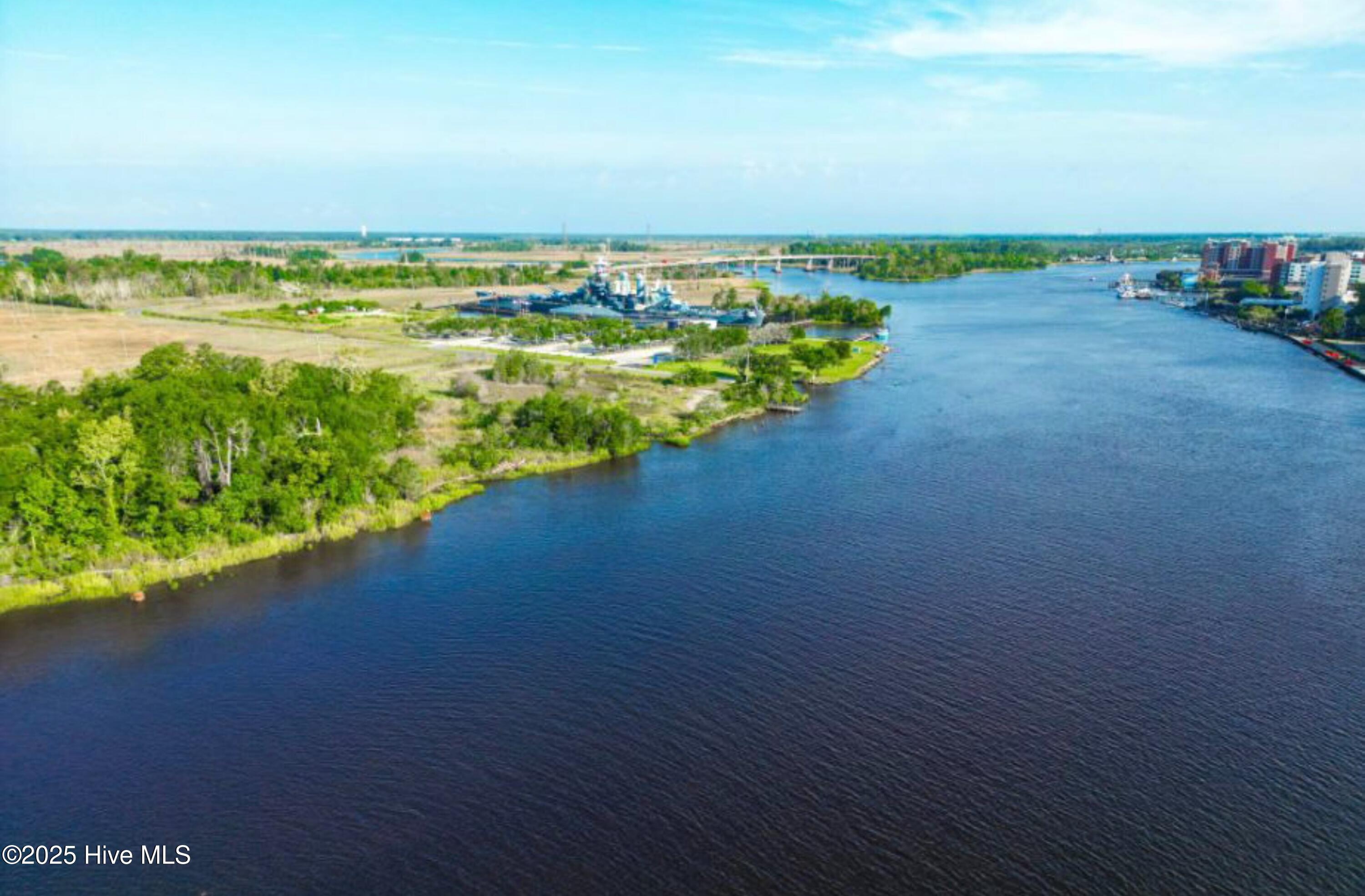 100566406 | Photo 24