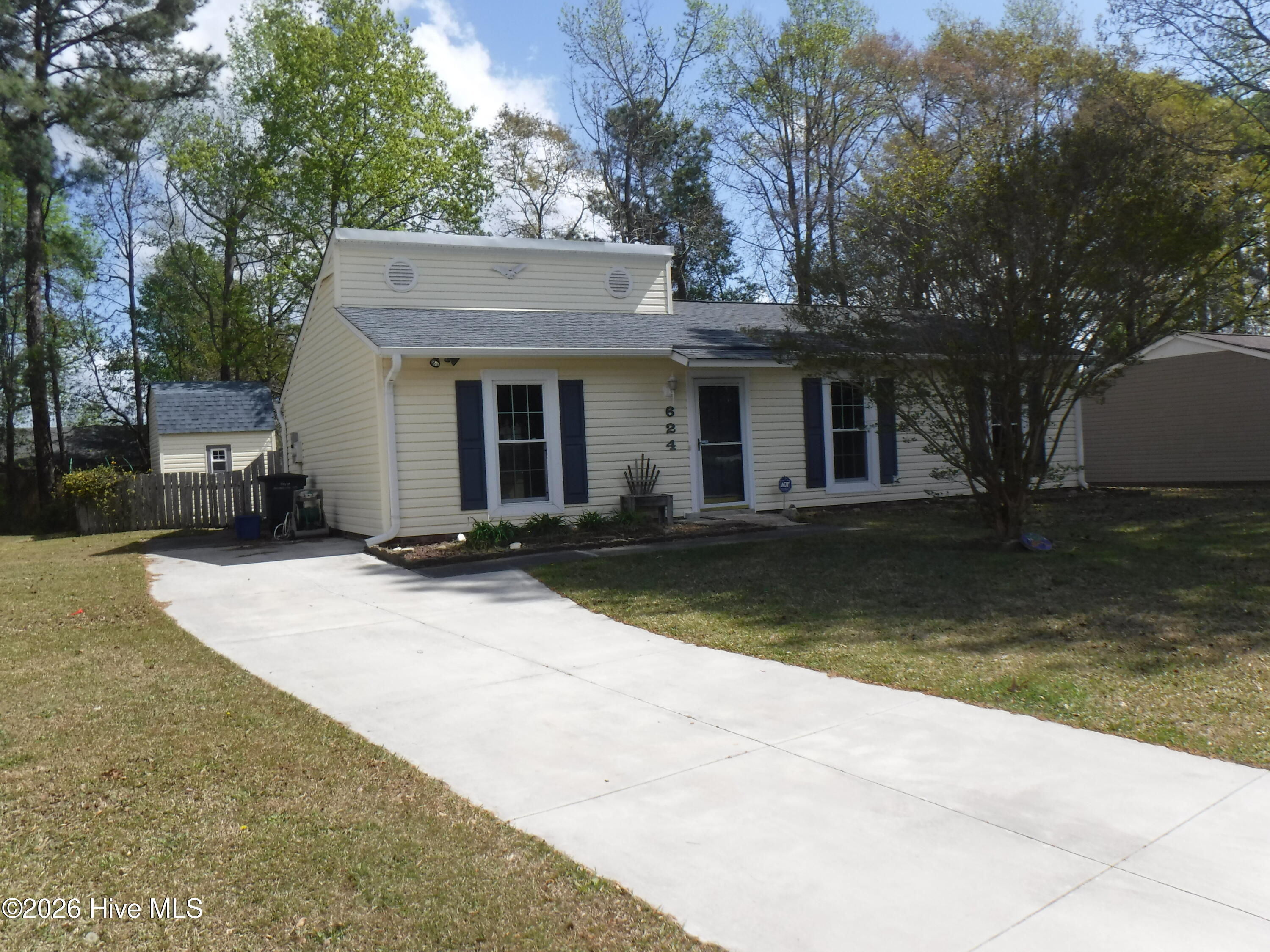 624 Shadowridge Road, Jacksonville, NC 28546 – photo 2: DSCF8001