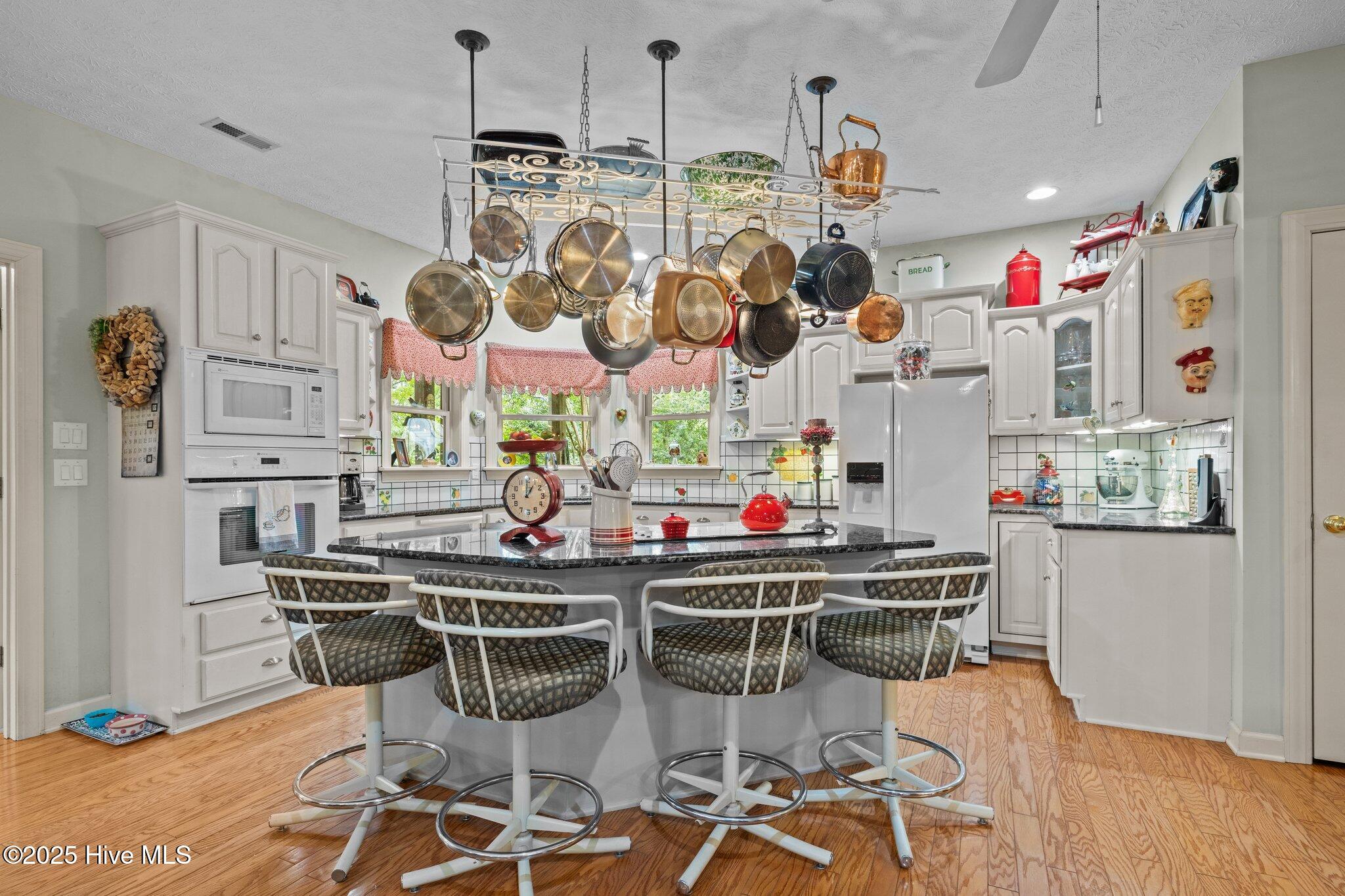 100517626 | Photo 18