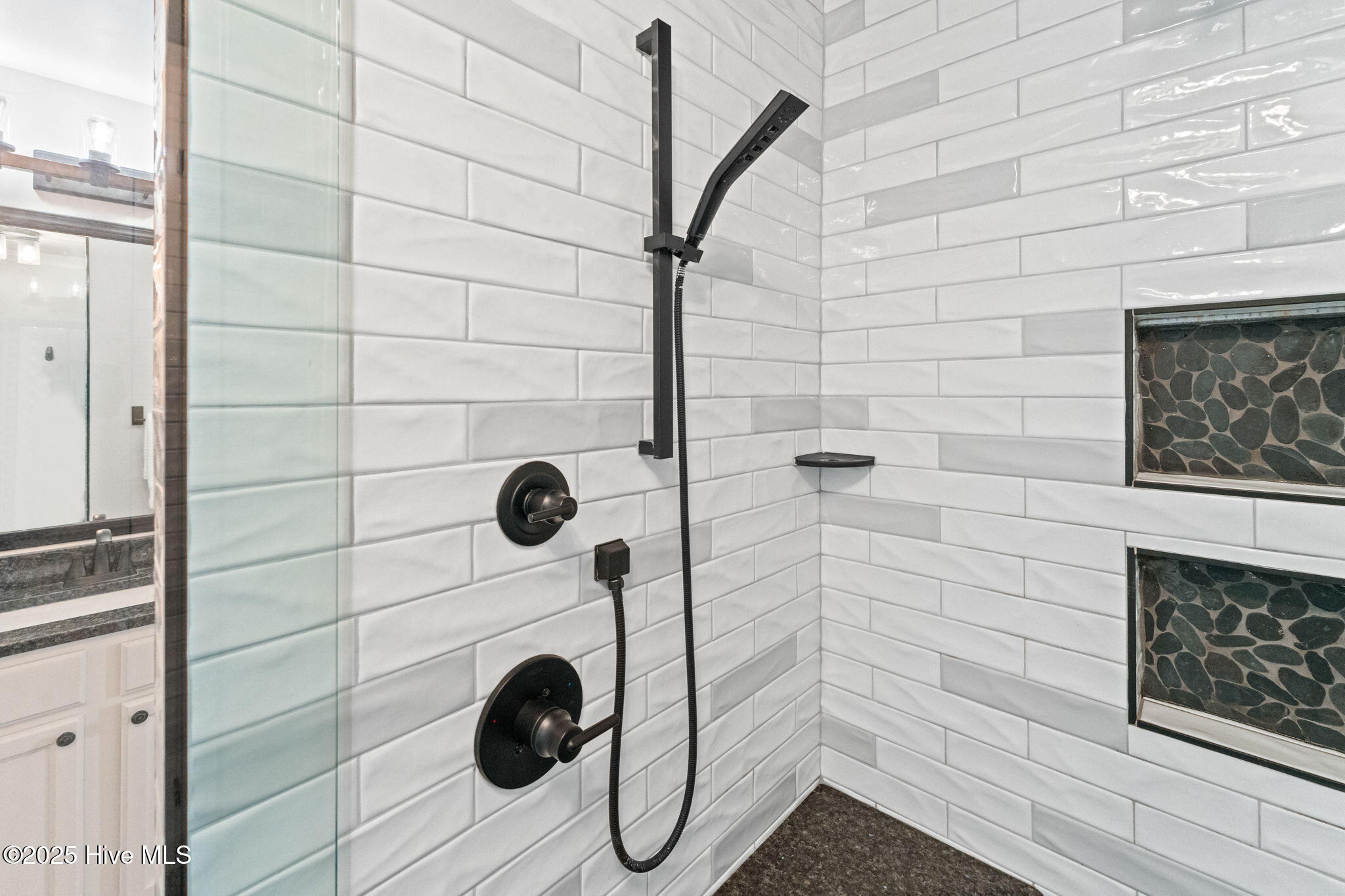 100548300 | Photo 28