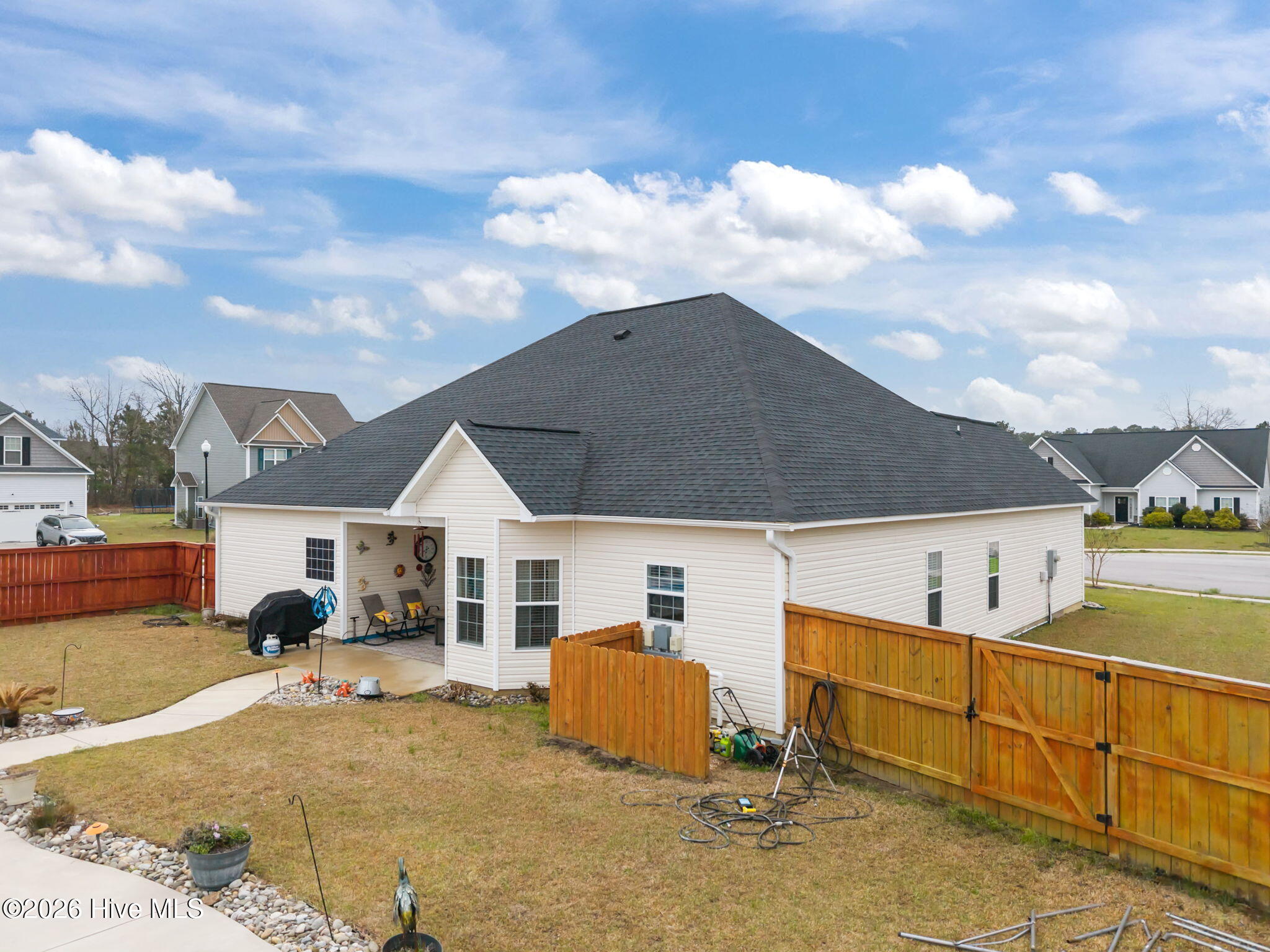 100560055 | Photo 40