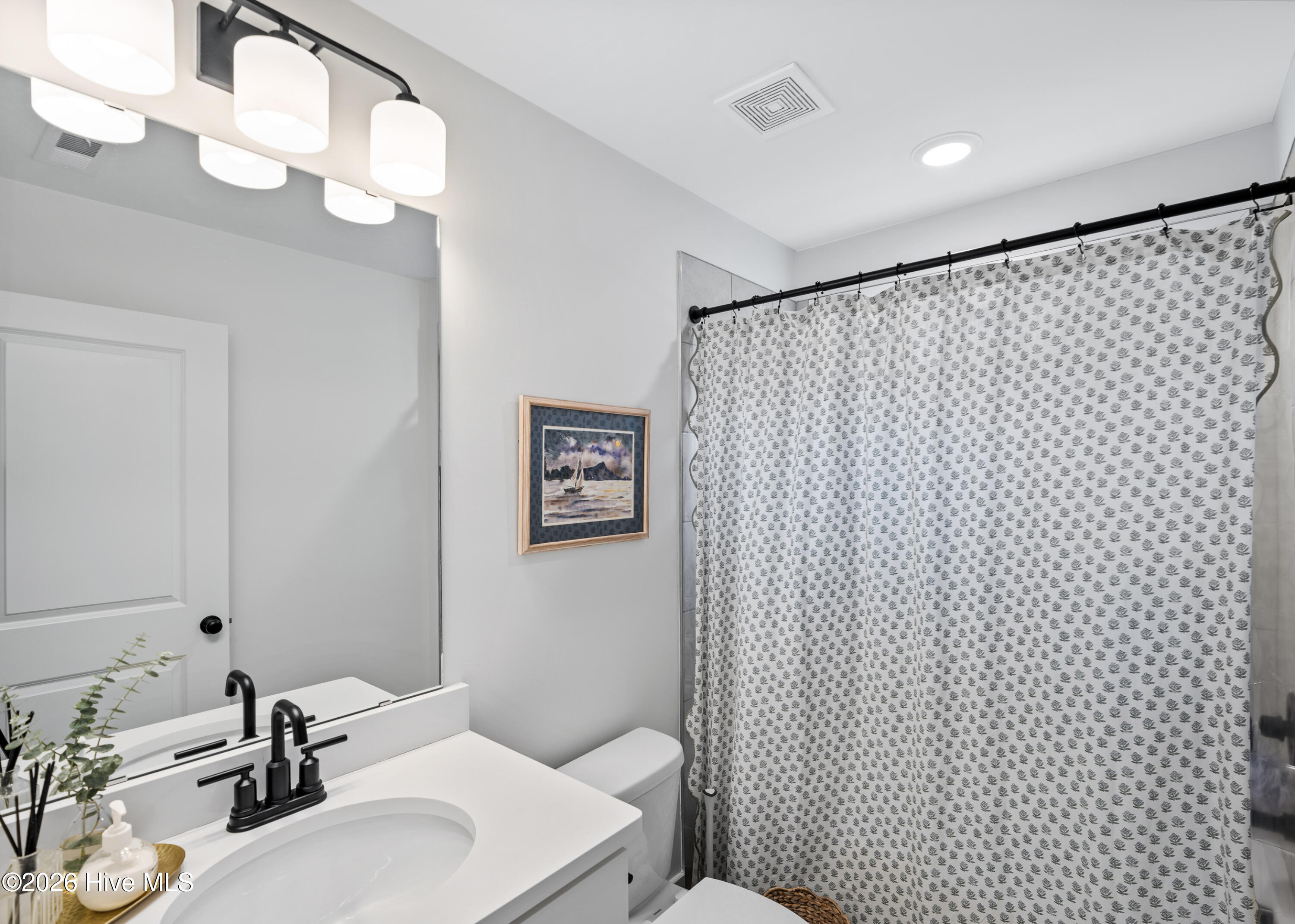 100548609 | Photo 36