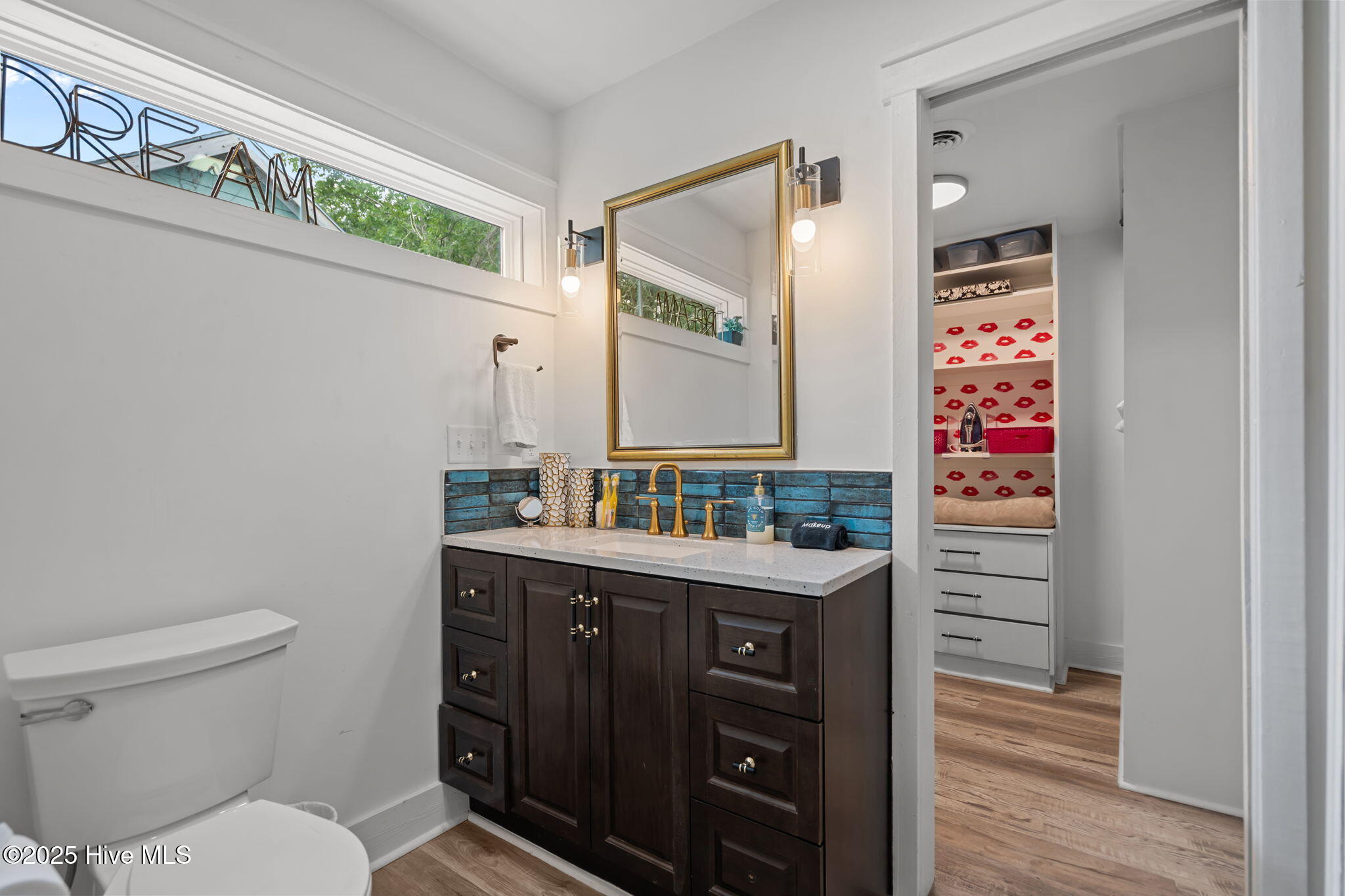 100525680 | Photo 29