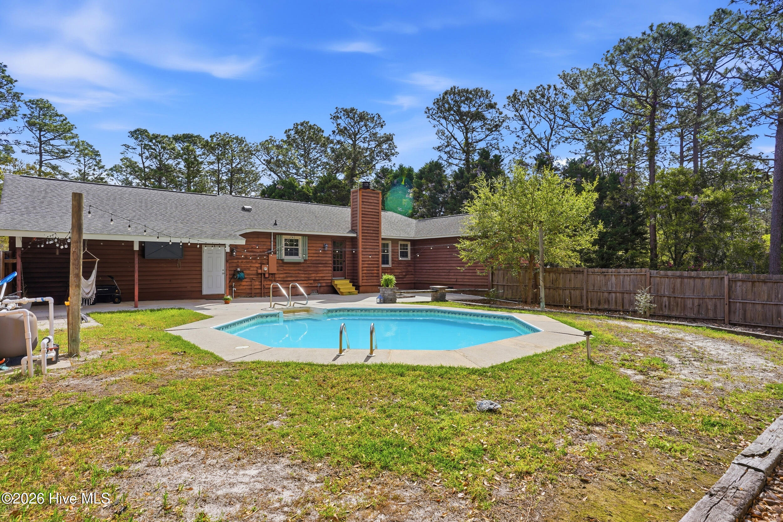 100565910 | Photo 36