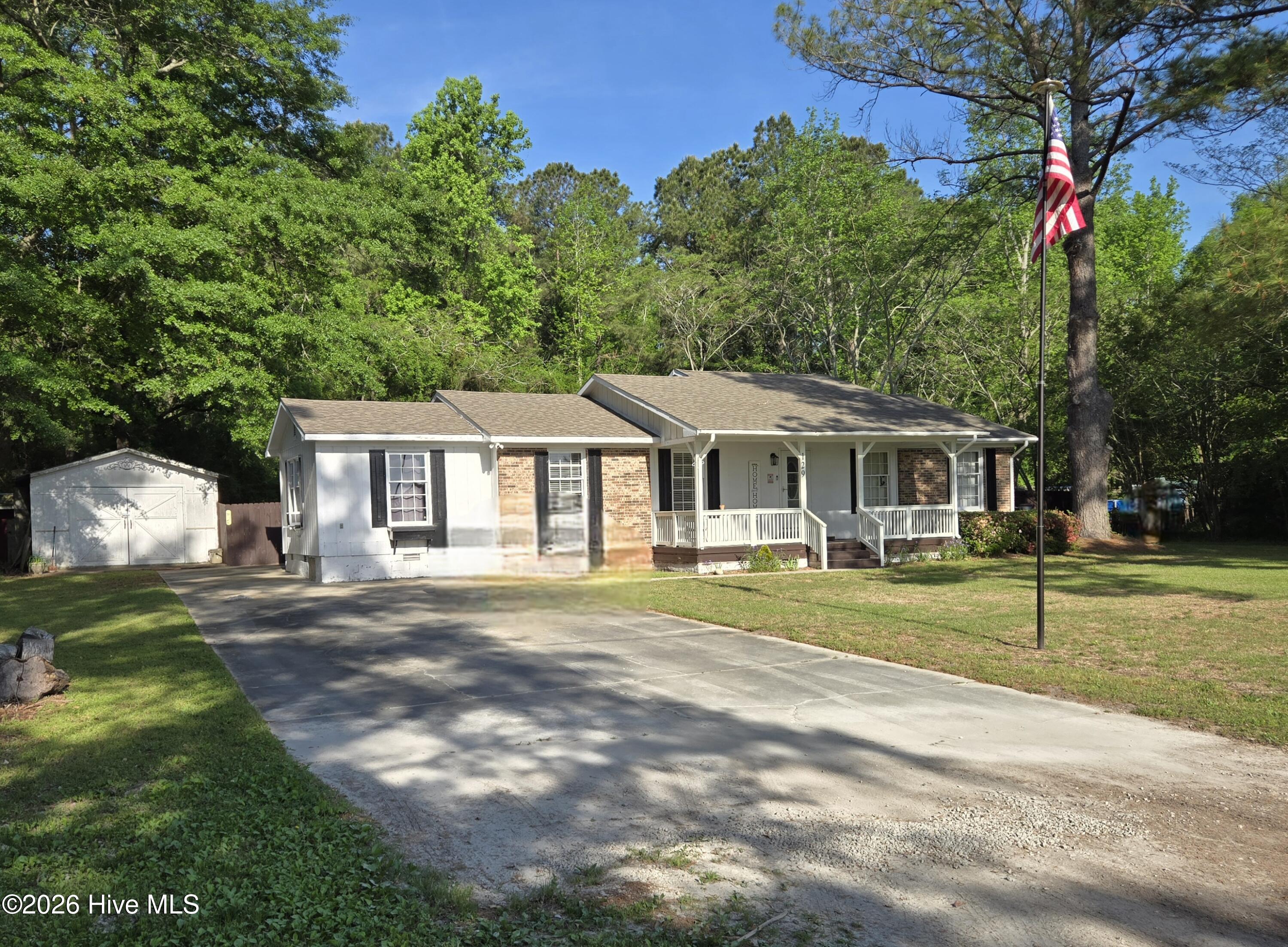 Undisclosed Address, Richlands, NC, 28574