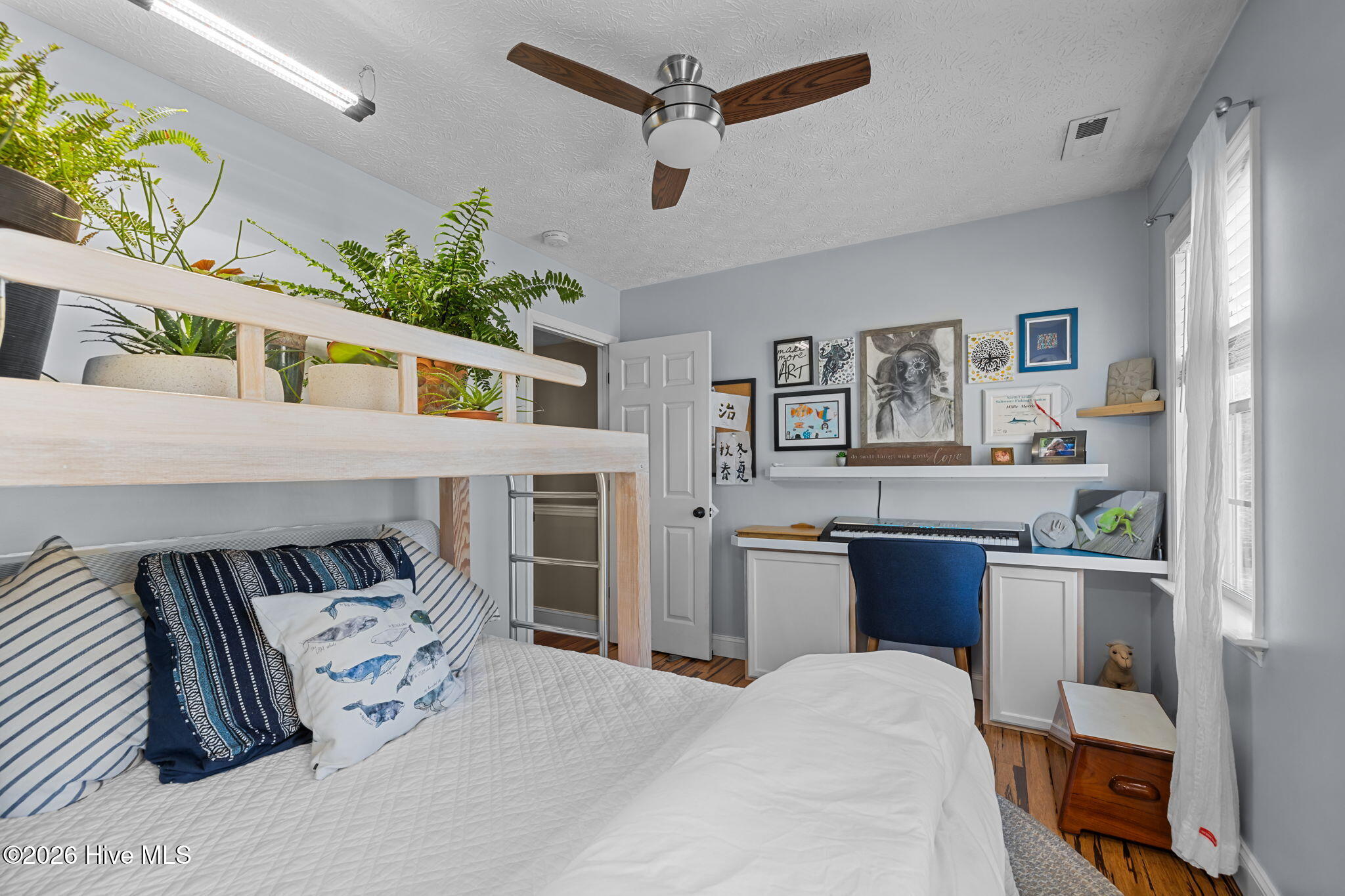 100558206 | Photo 24