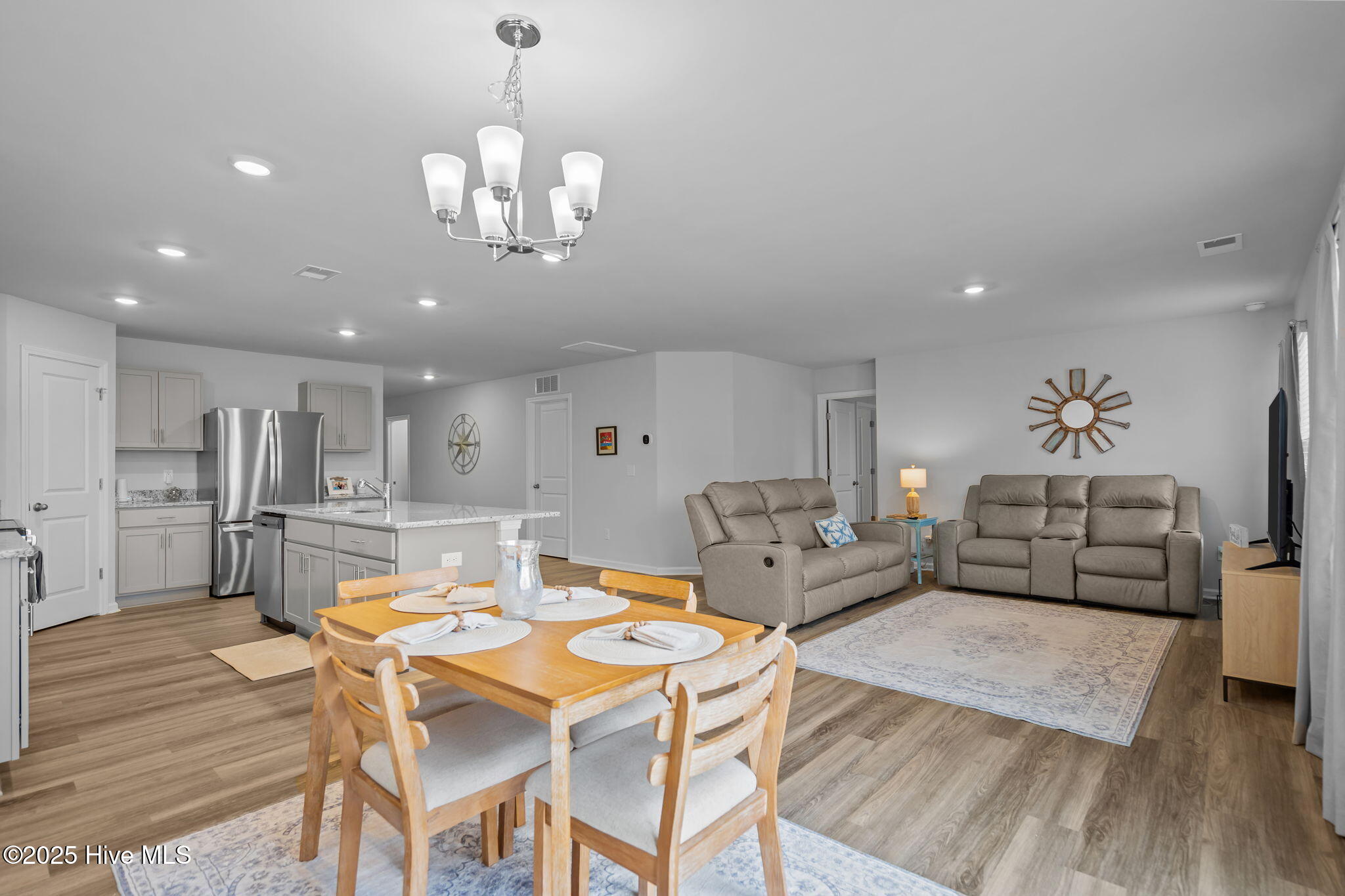 100532150 | Photo 26