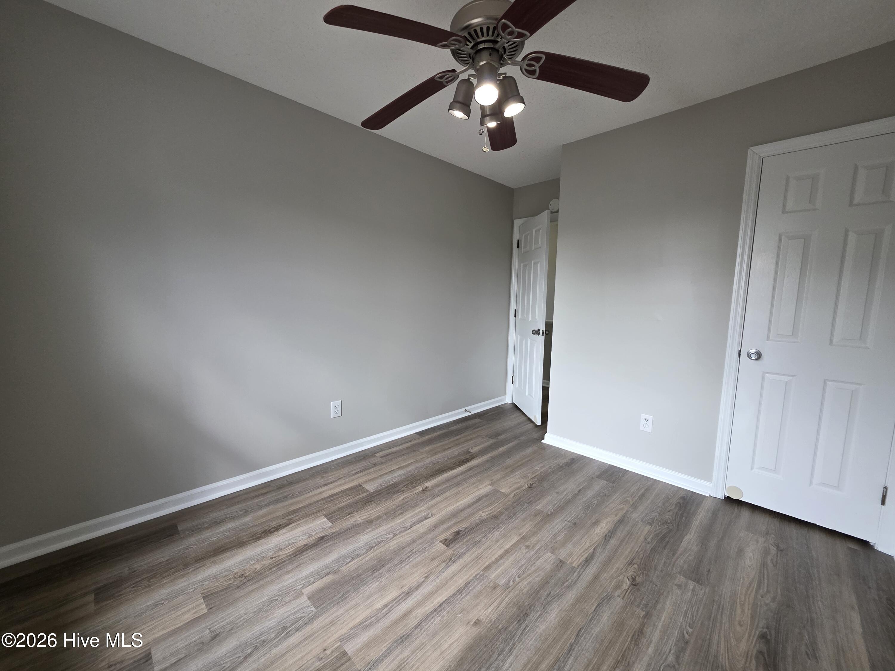 100555887 | Photo 16