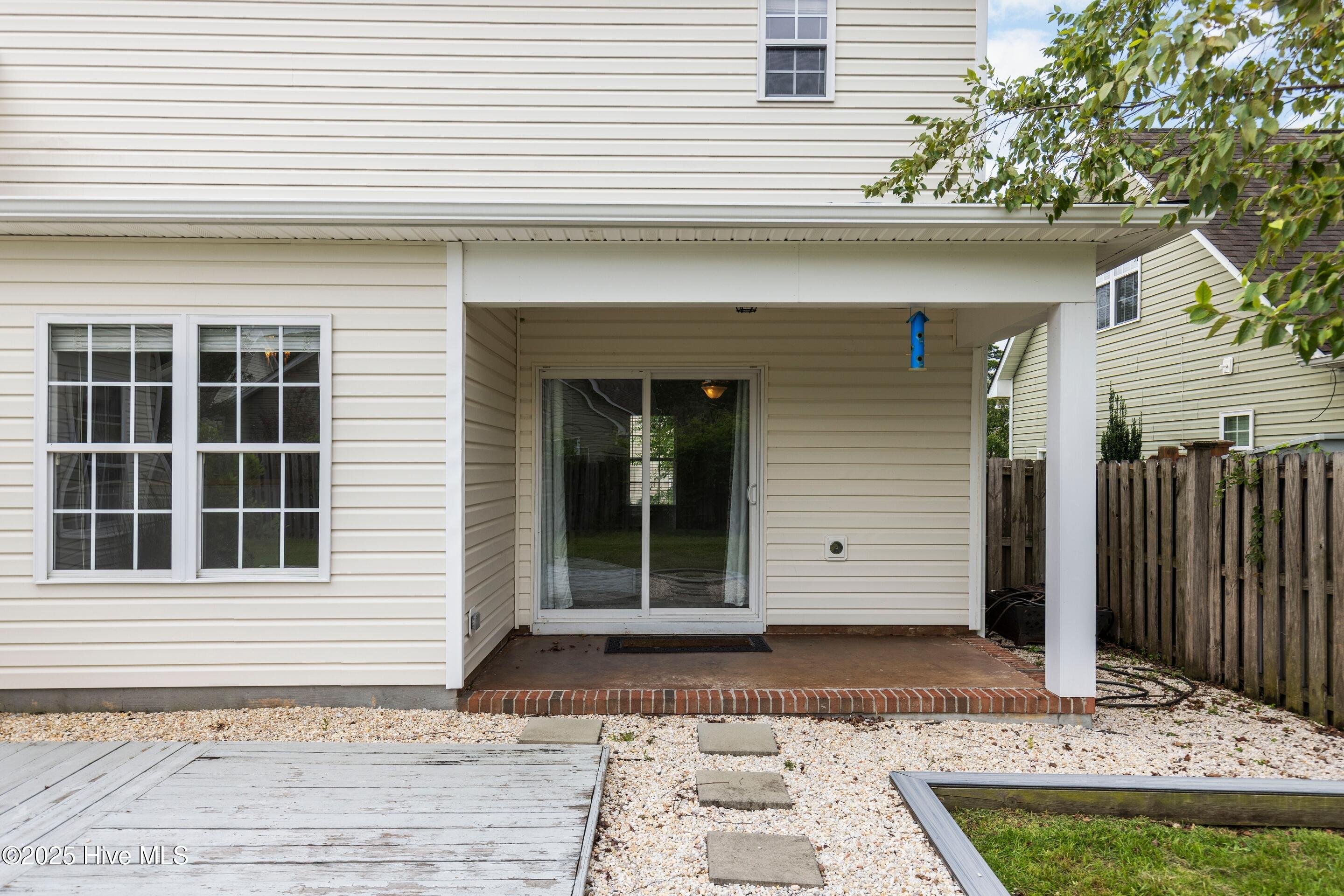 100527201 | Photo 36