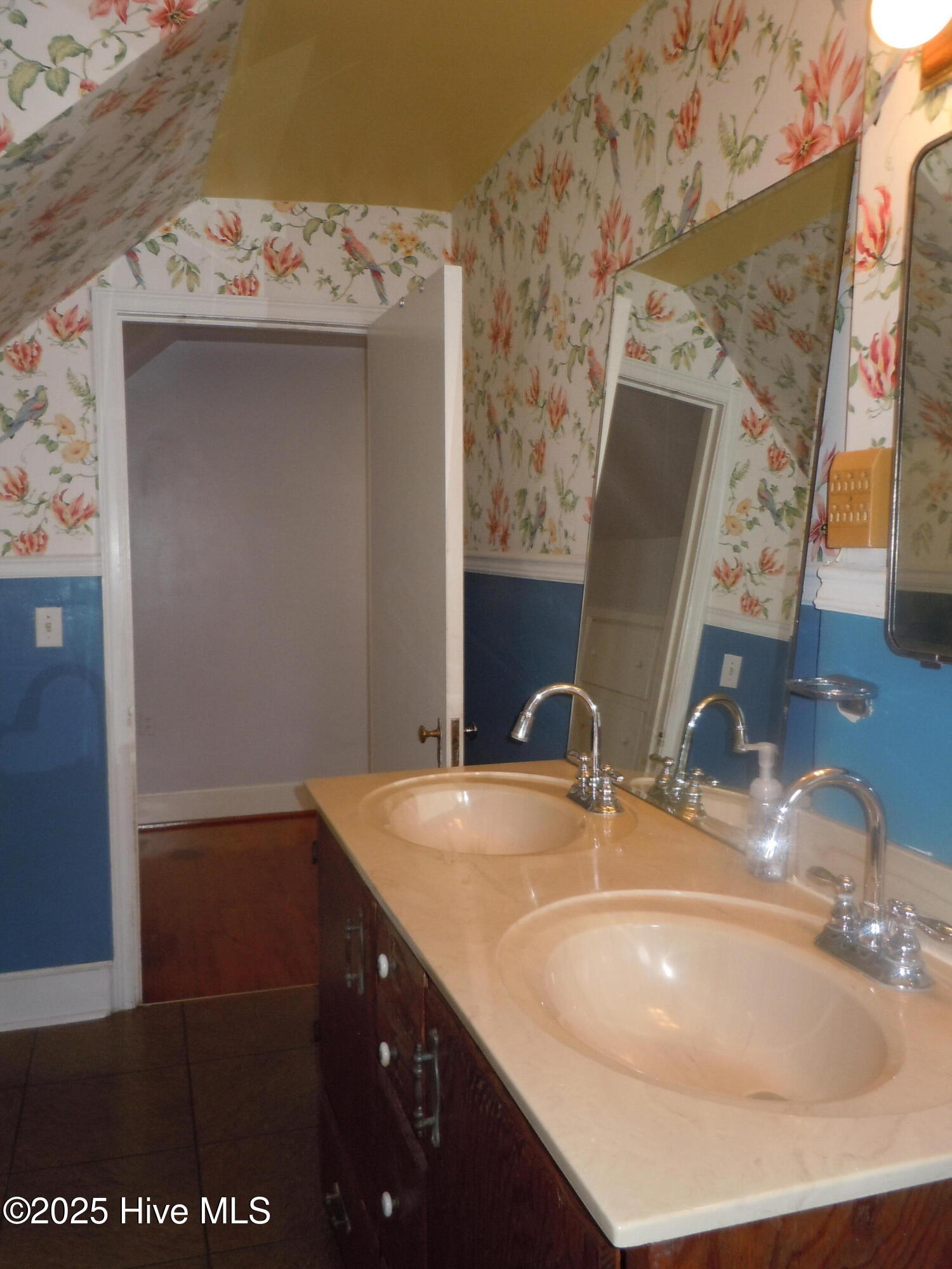 100536293 | Photo 40