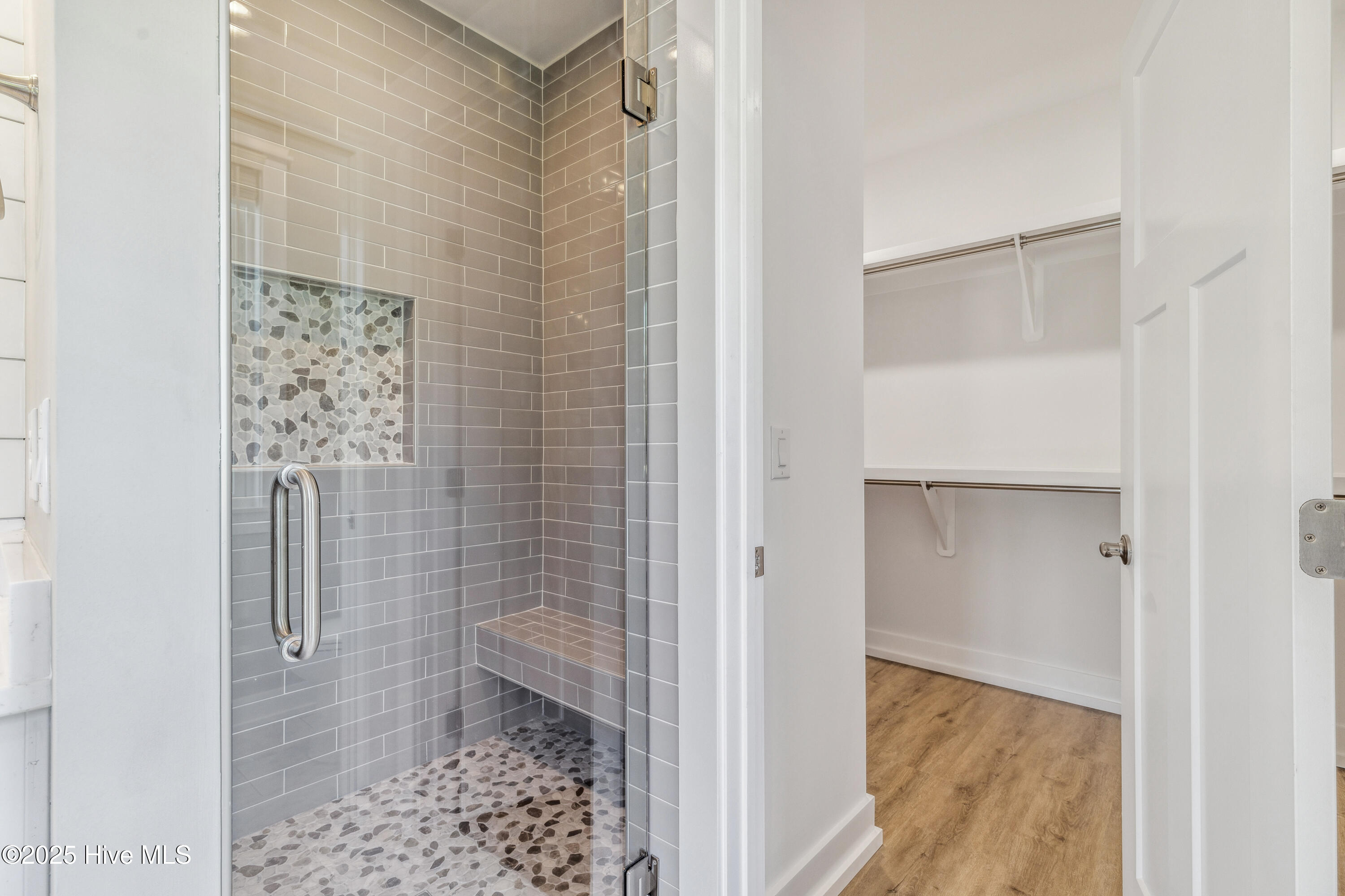 100546665 | Photo 38