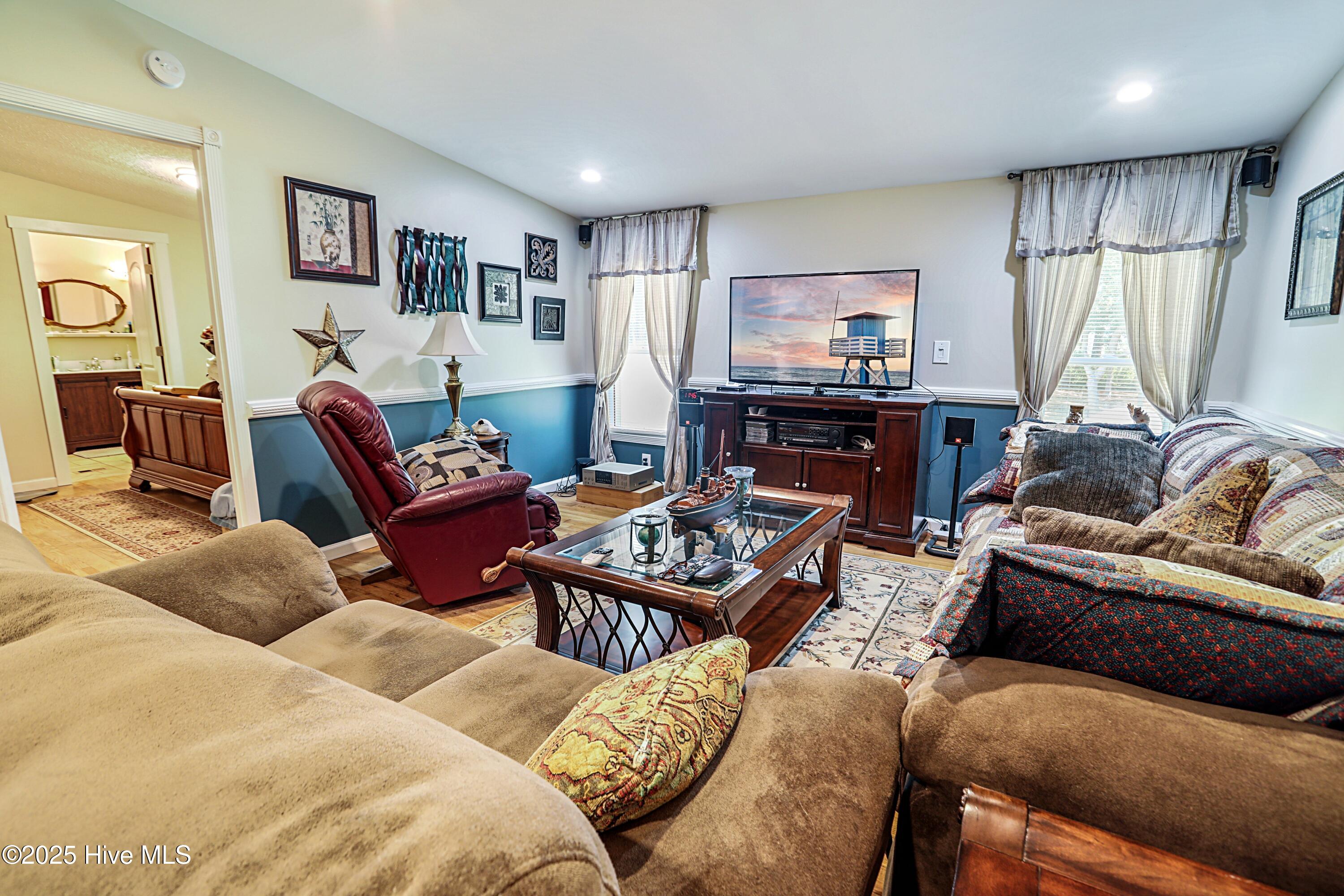 100517684 | Photo 14