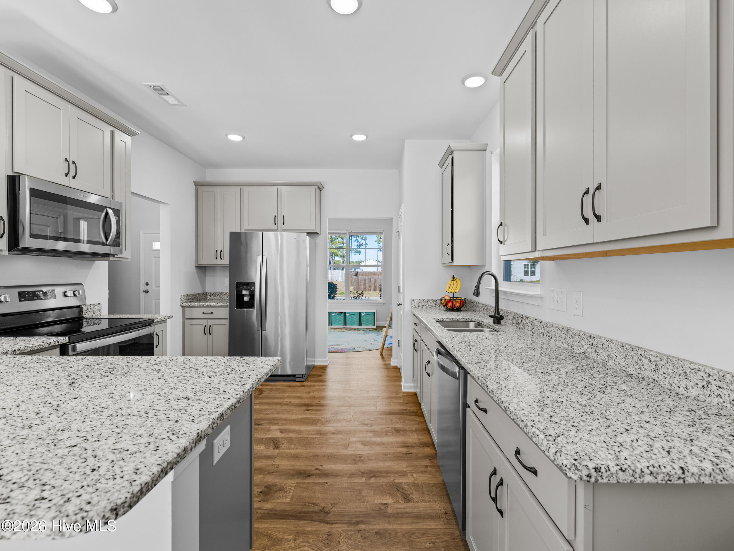 100557695 | Photo 29