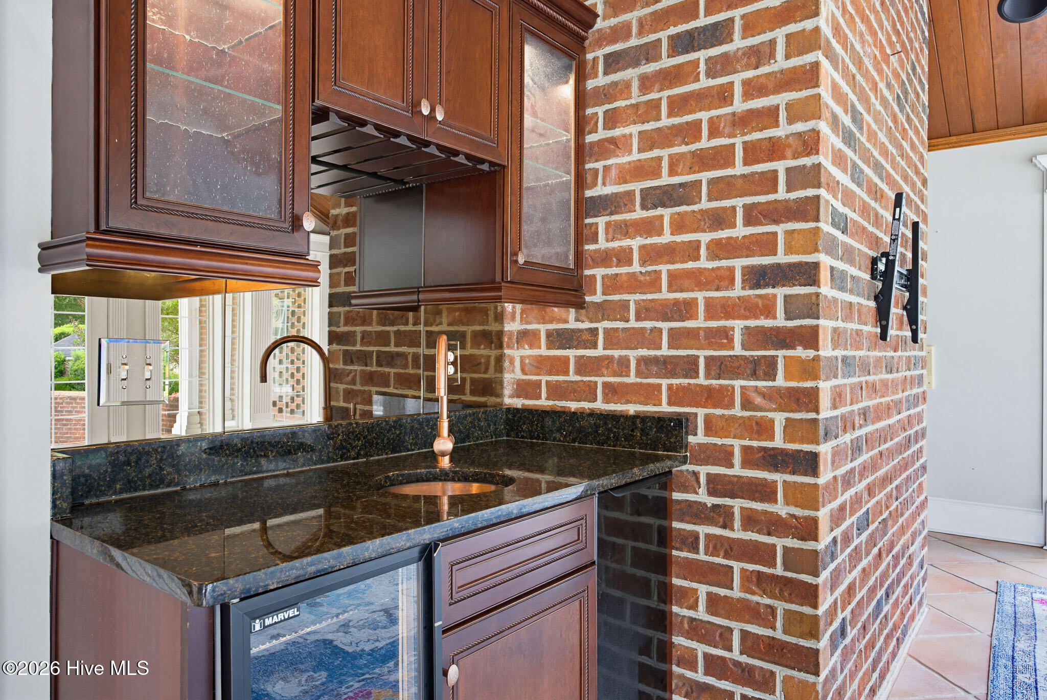 100570266 | Photo 23