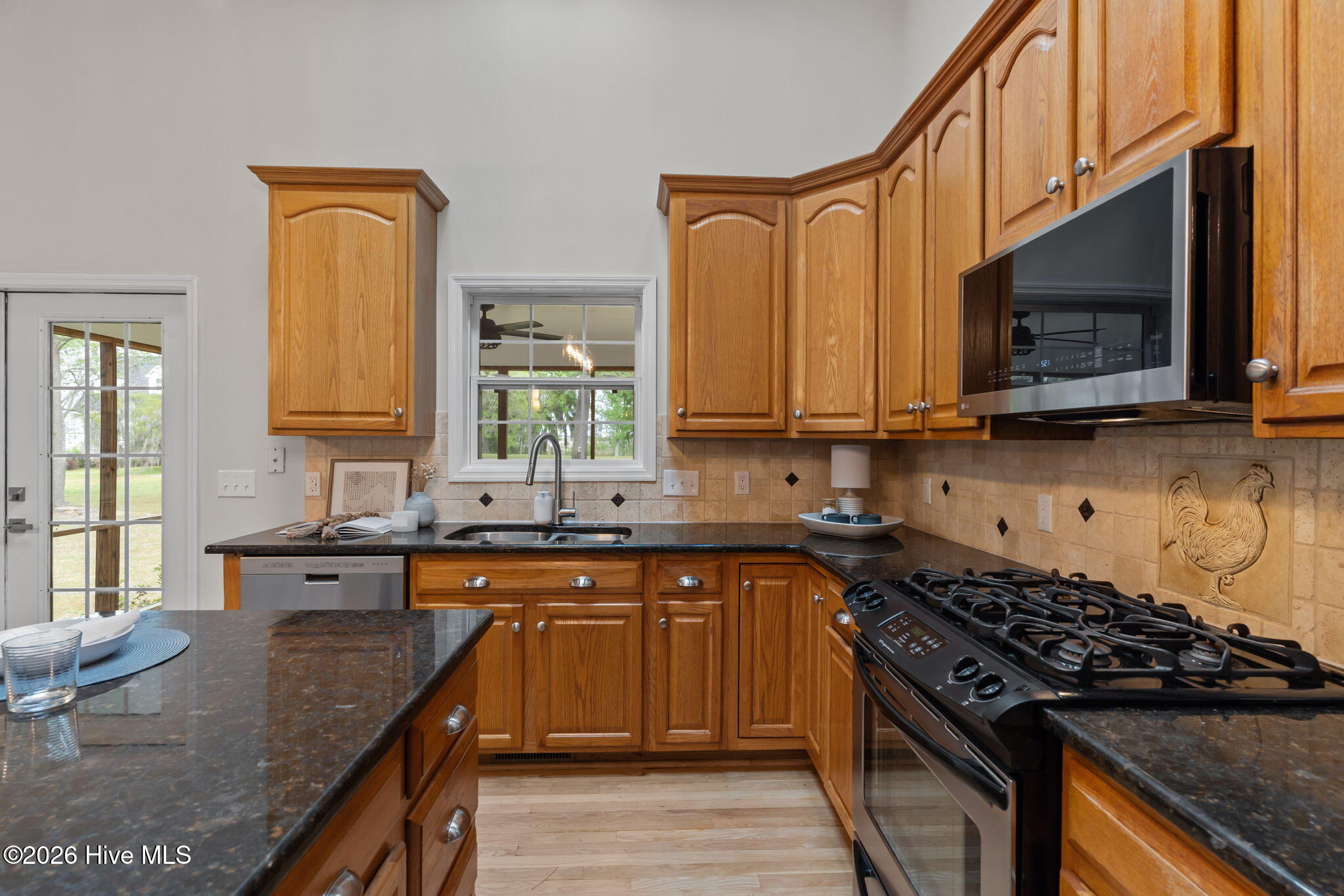 100567890 | Photo 22